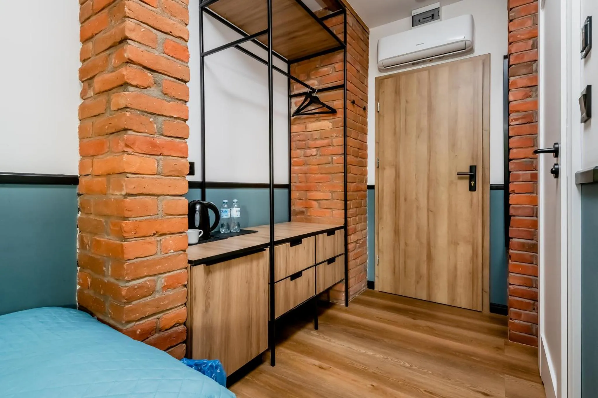 Bed in Noclegi Żelazna 51