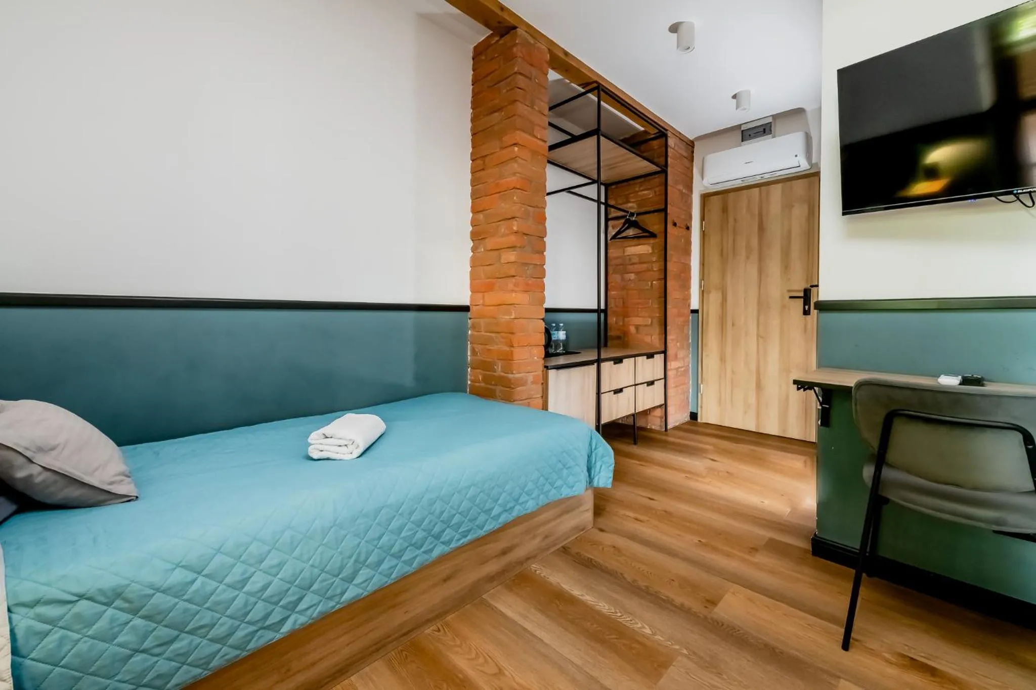 Bed in Noclegi Żelazna 51