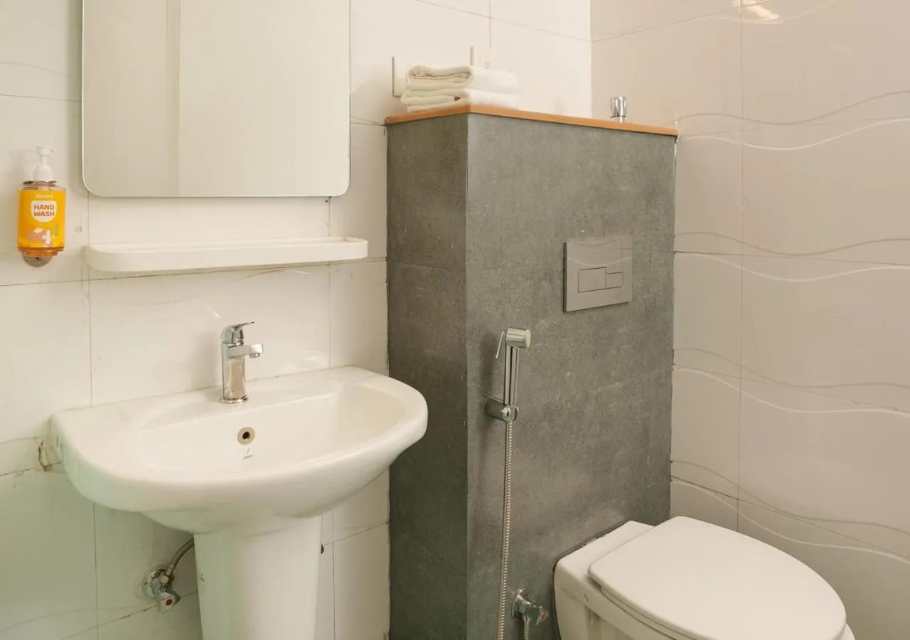 Shower in Bloom Boutique l Connaught Place Area