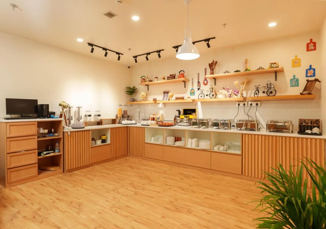 Restaurant/places to eat in Bloom Boutique l Connaught Place Area