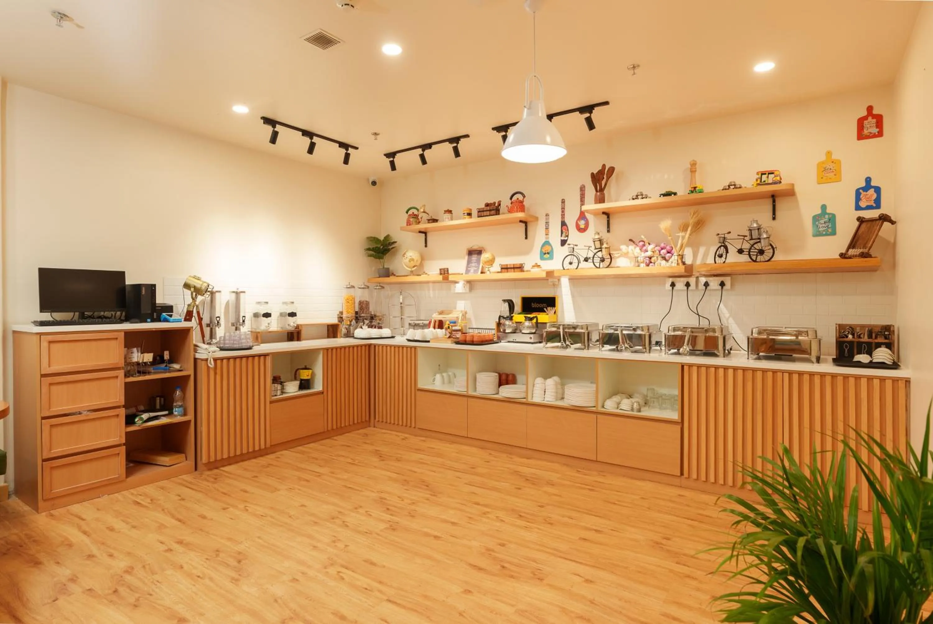 Restaurant/places to eat in Bloom Boutique l Connaught Place Area