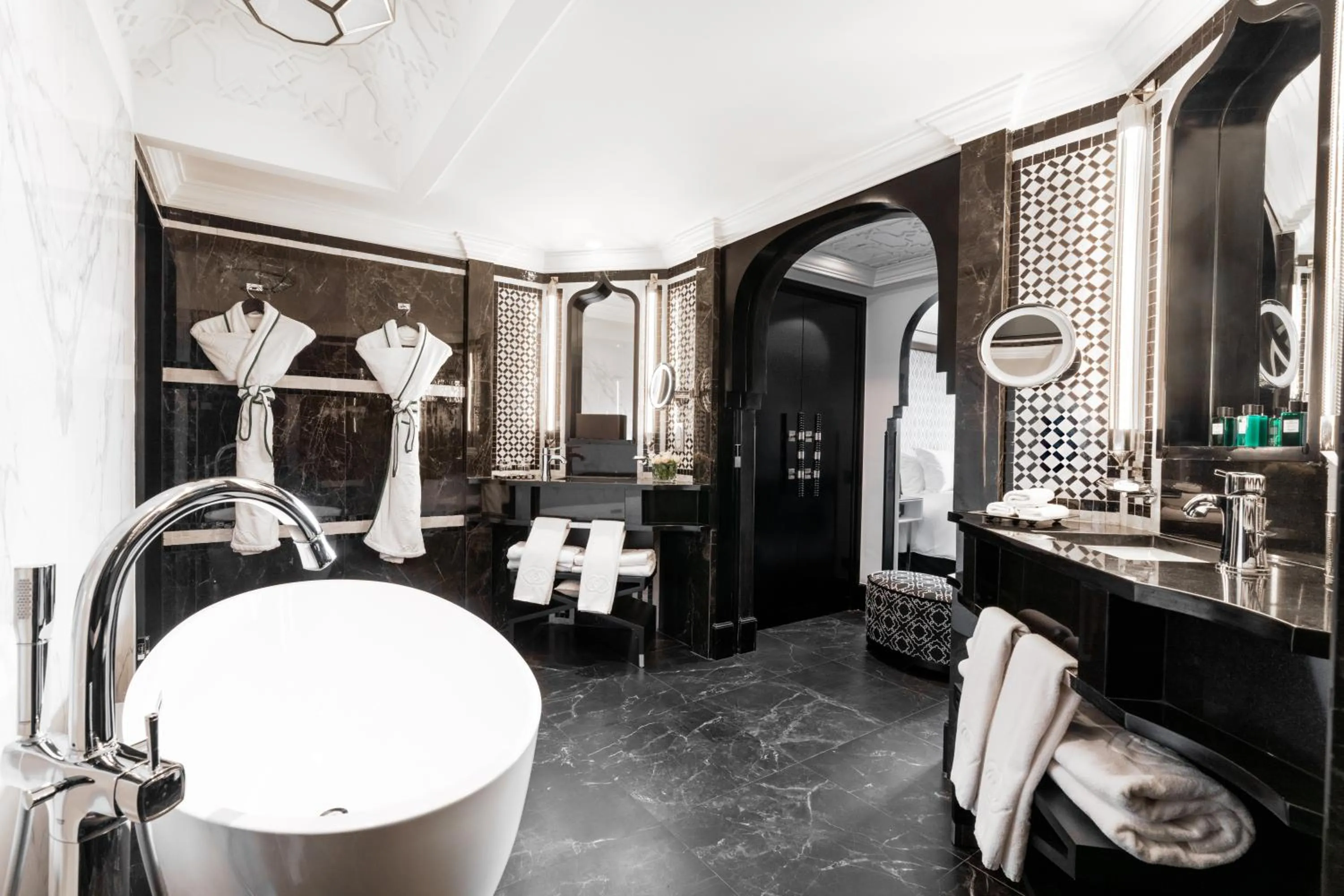 Shower in Sofitel Marrakech Lounge and Spa