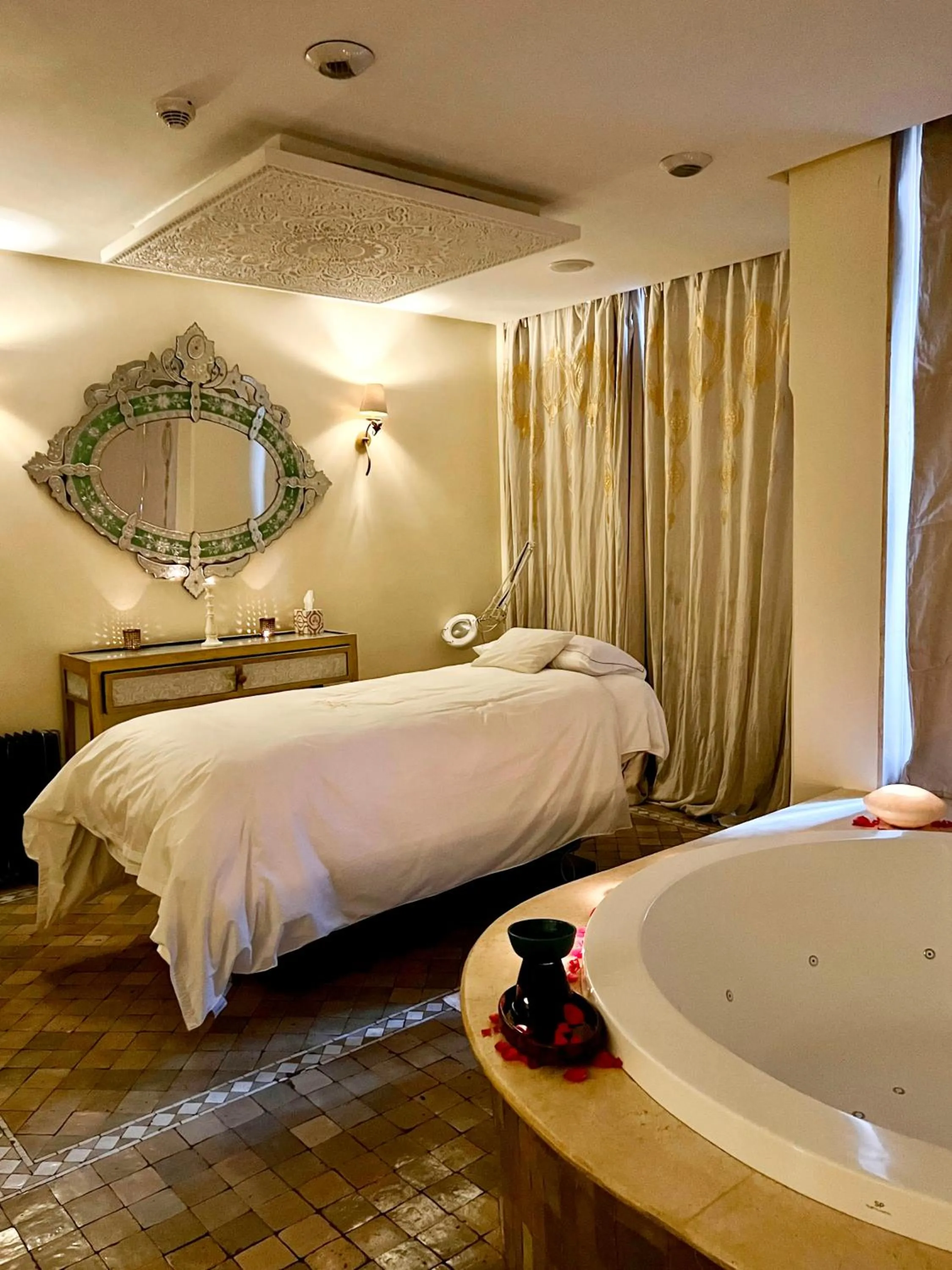 Spa and wellness centre/facilities, Bed in Sofitel Marrakech Lounge and Spa