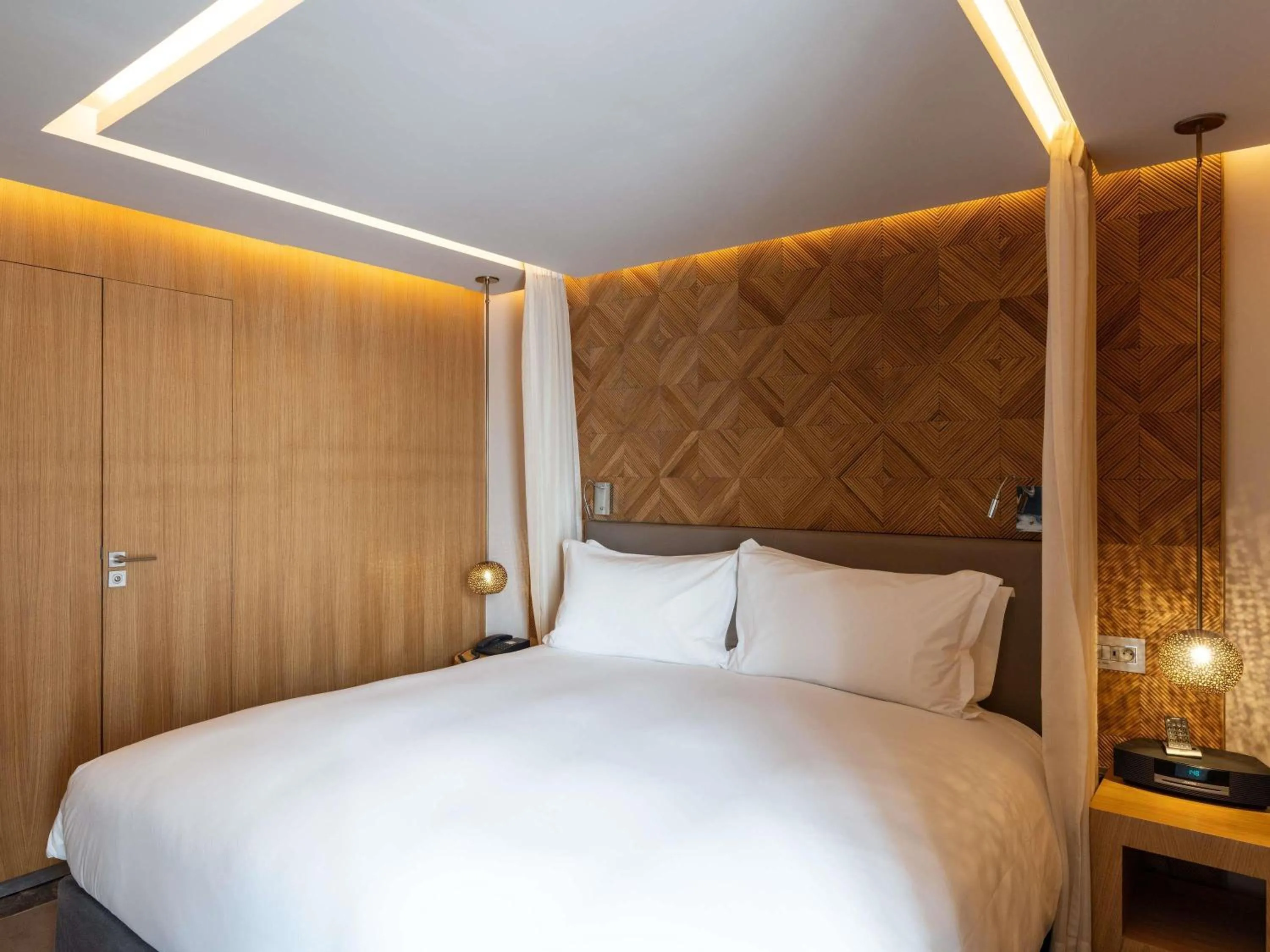 Bedroom, Bed in Sofitel Marrakech Palais Impérial & Spa