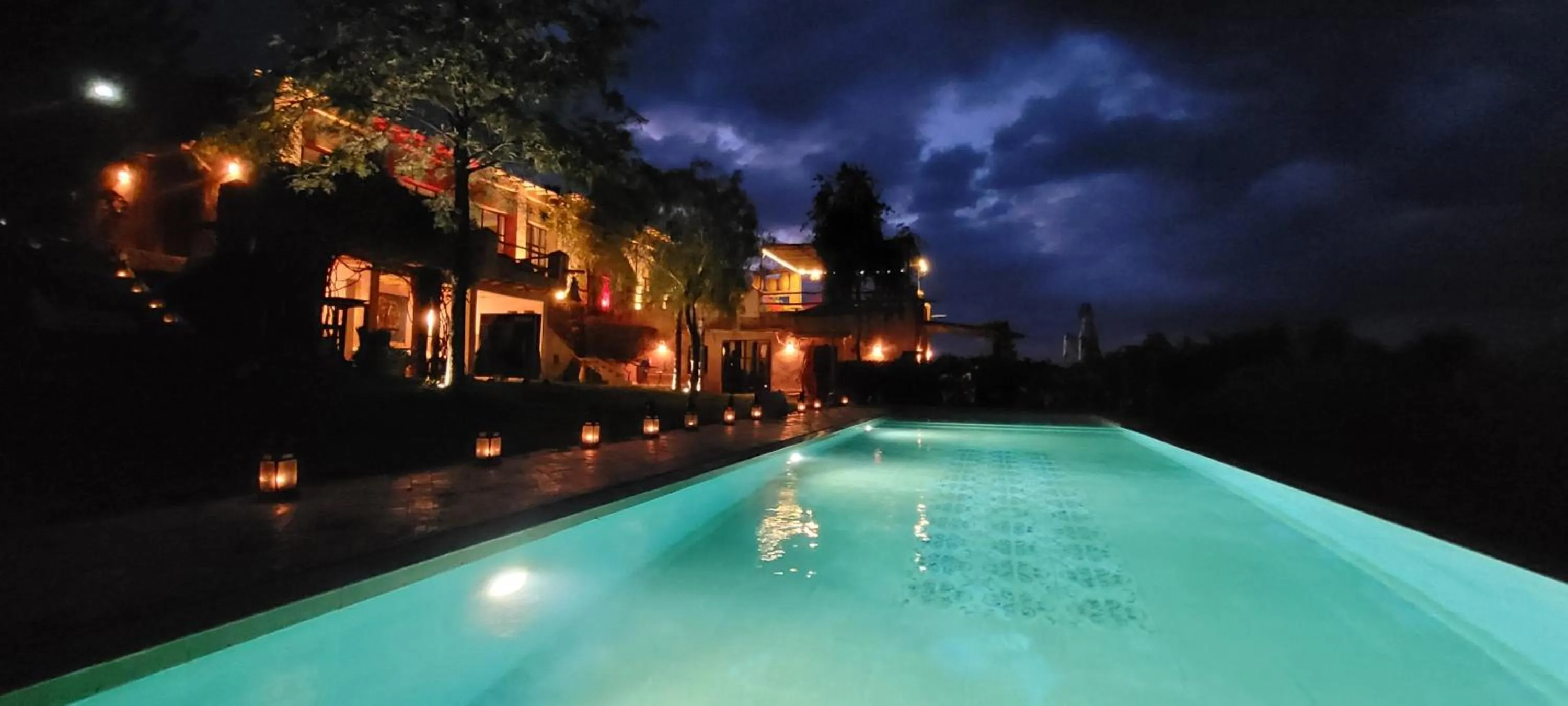 Property building in Quelque part au barrage