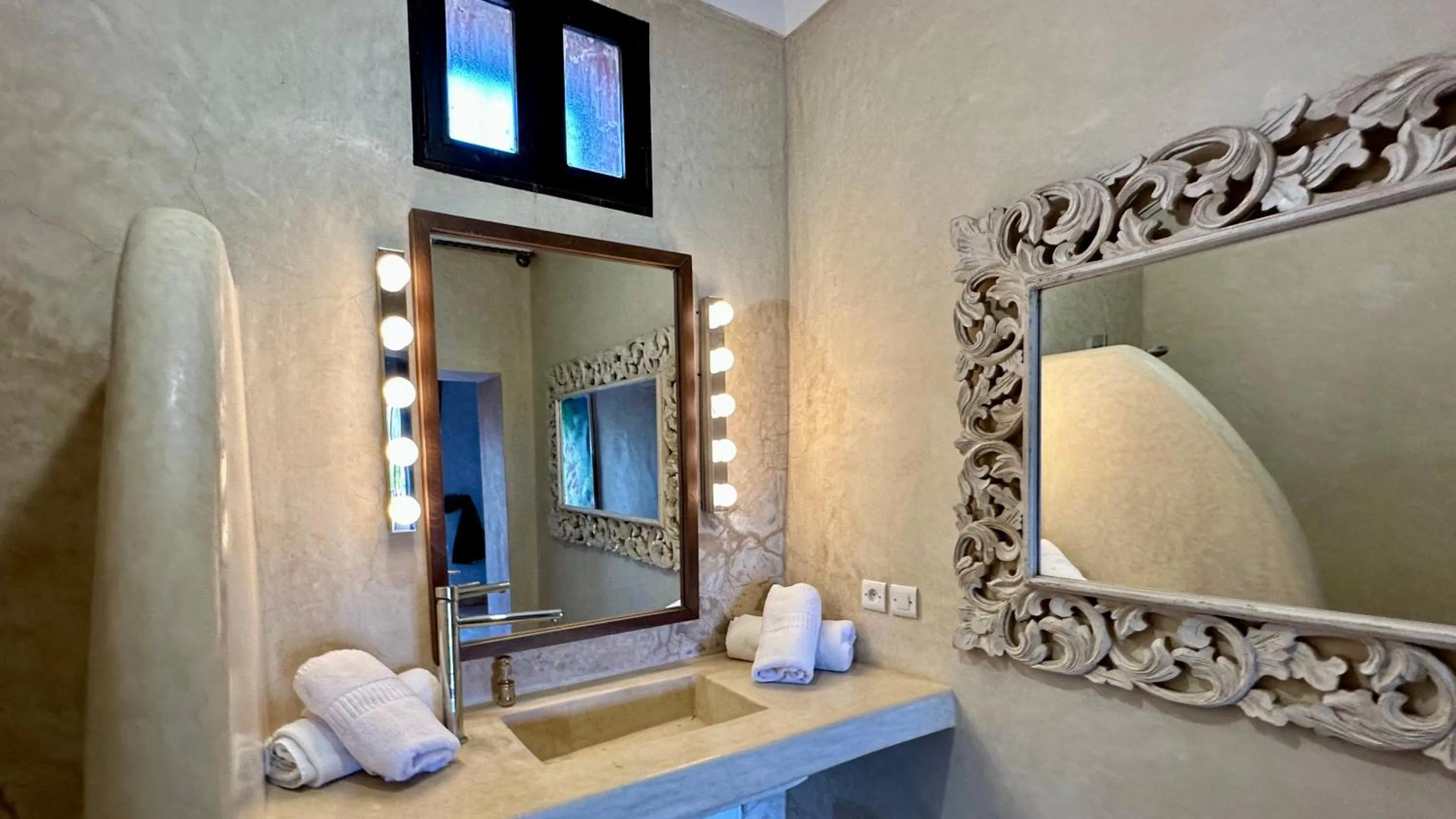 Bathroom in Quelque part au barrage