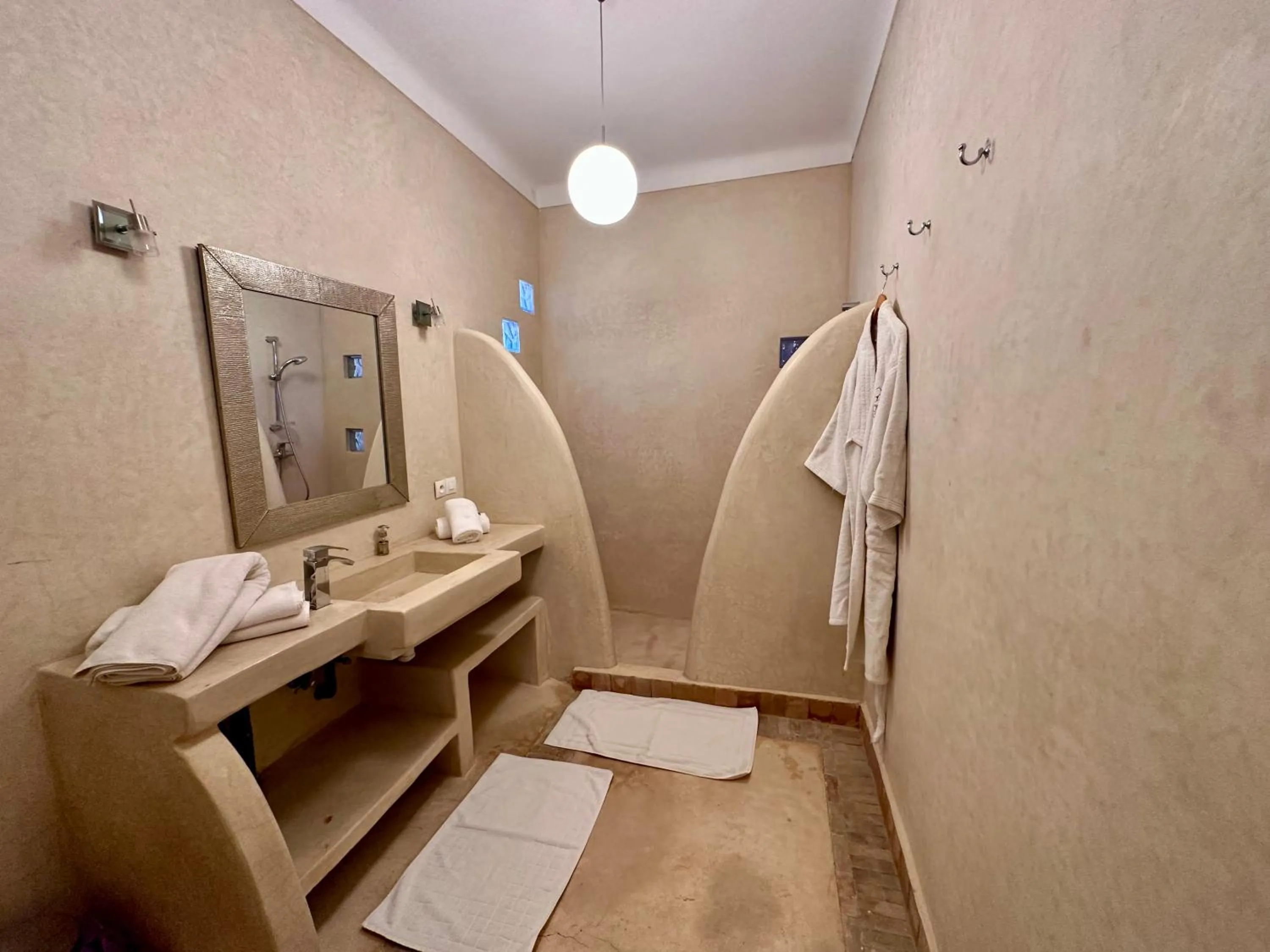 Bathroom in Quelque part au barrage