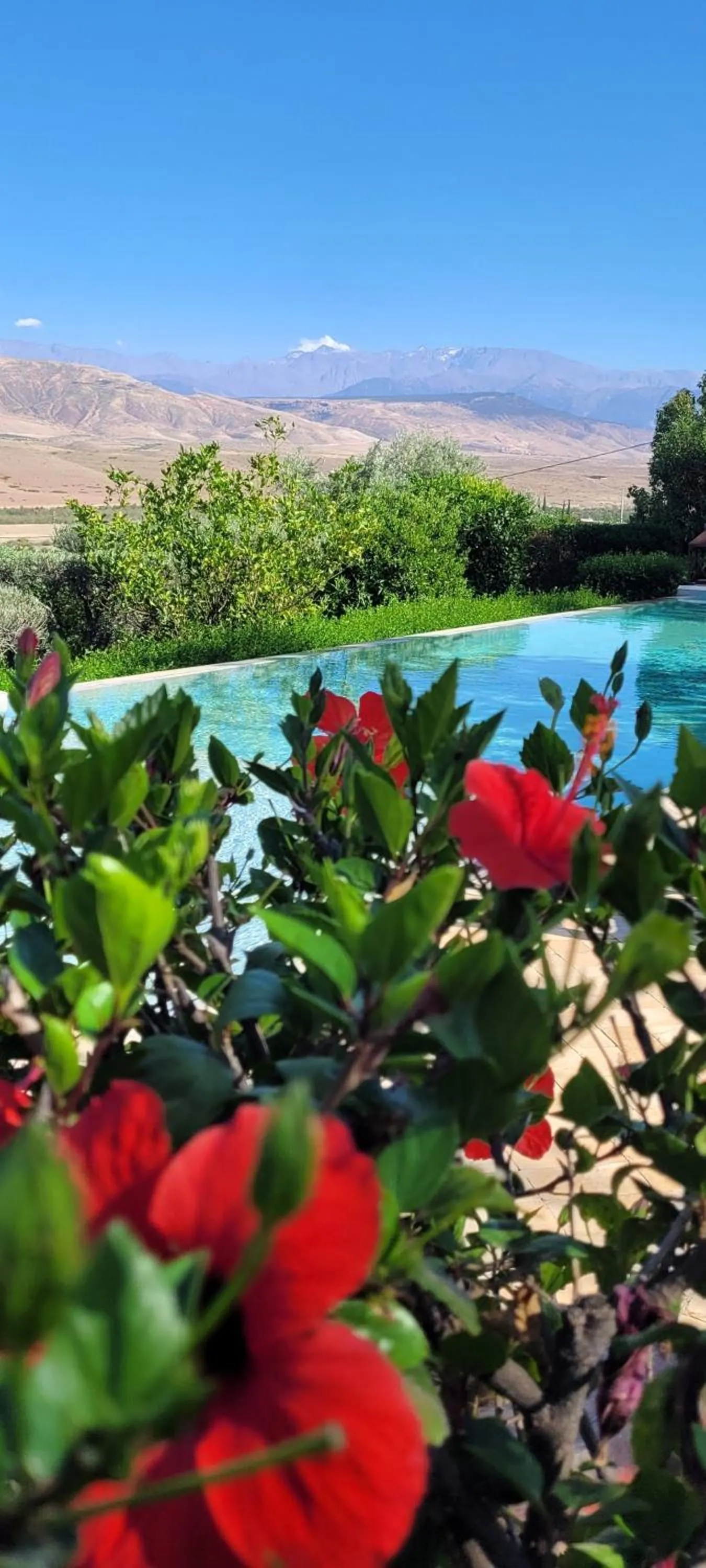 Pool view in Quelque part au barrage