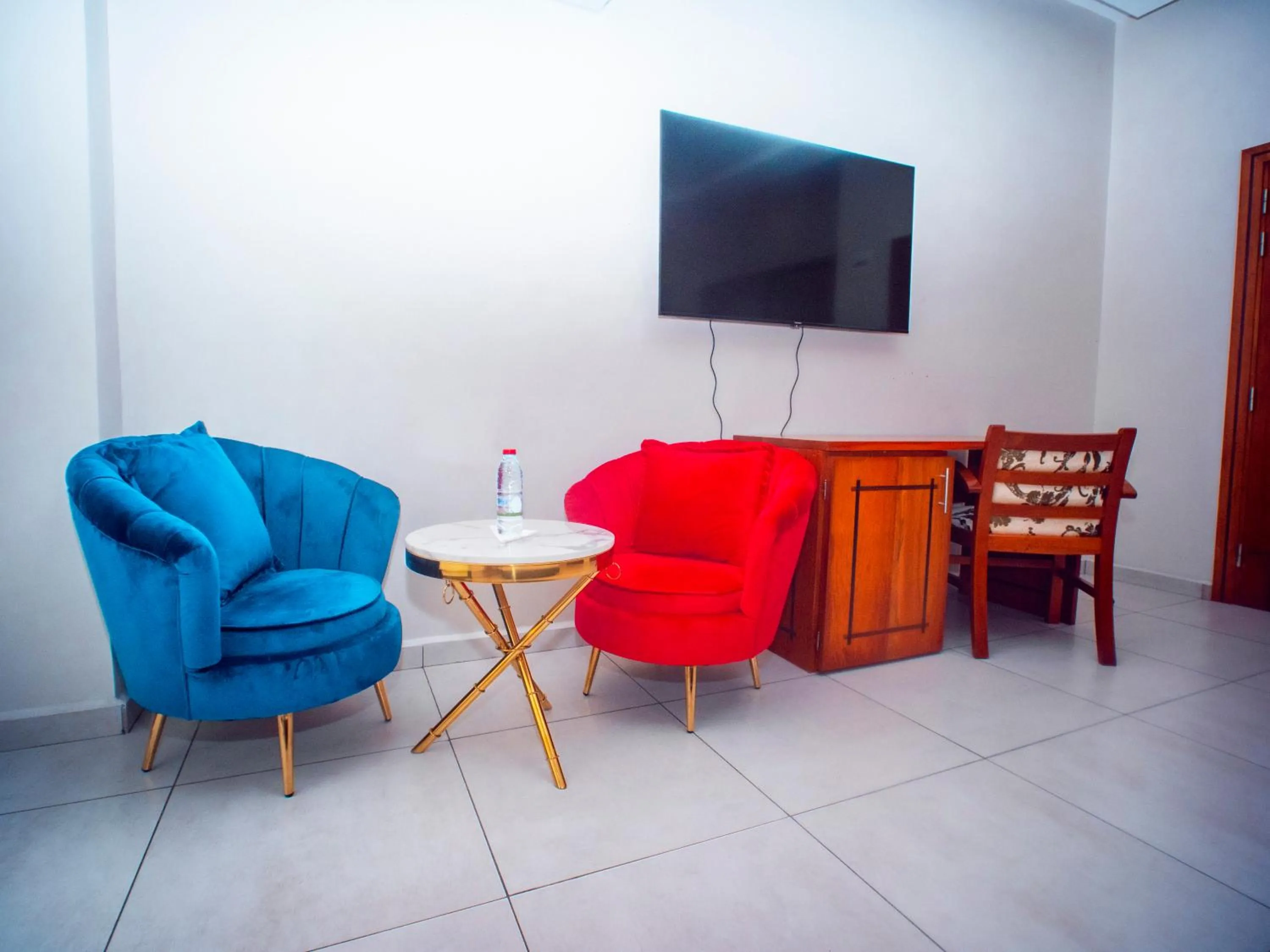 TV and multimedia in Geneva Hotel