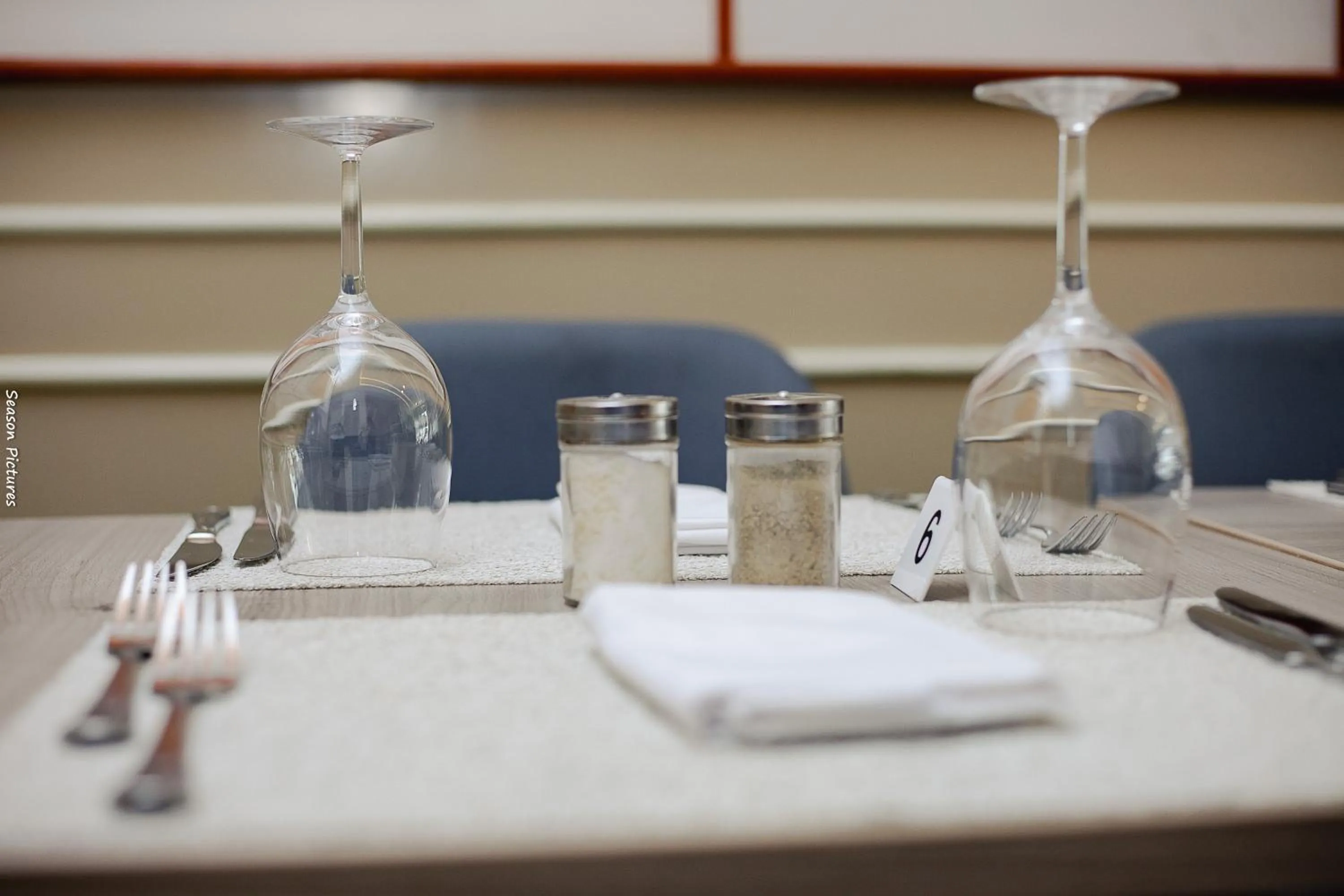 Restaurant/places to eat in Geneva Hotel