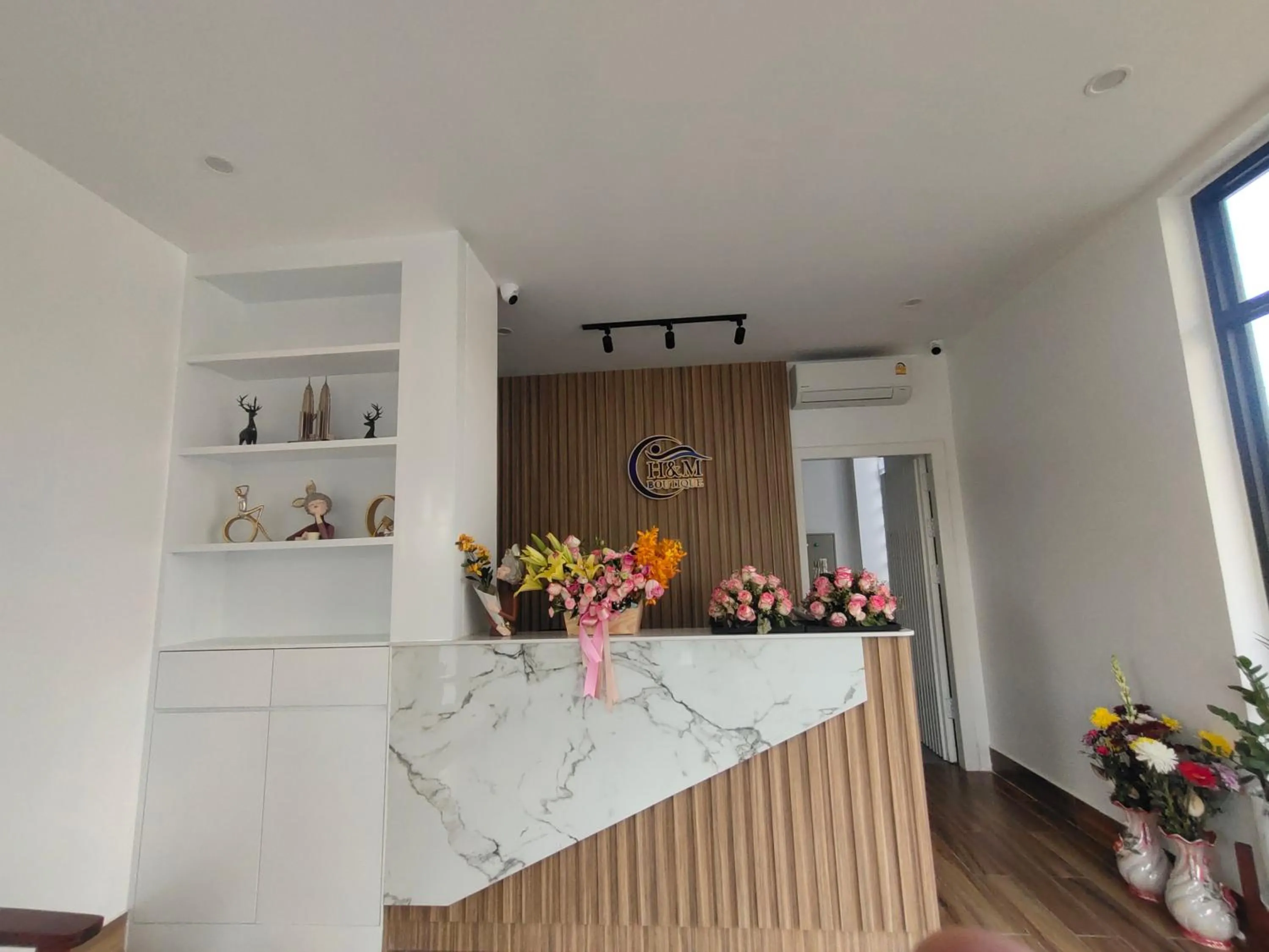 Lobby or reception in H&M Boutique