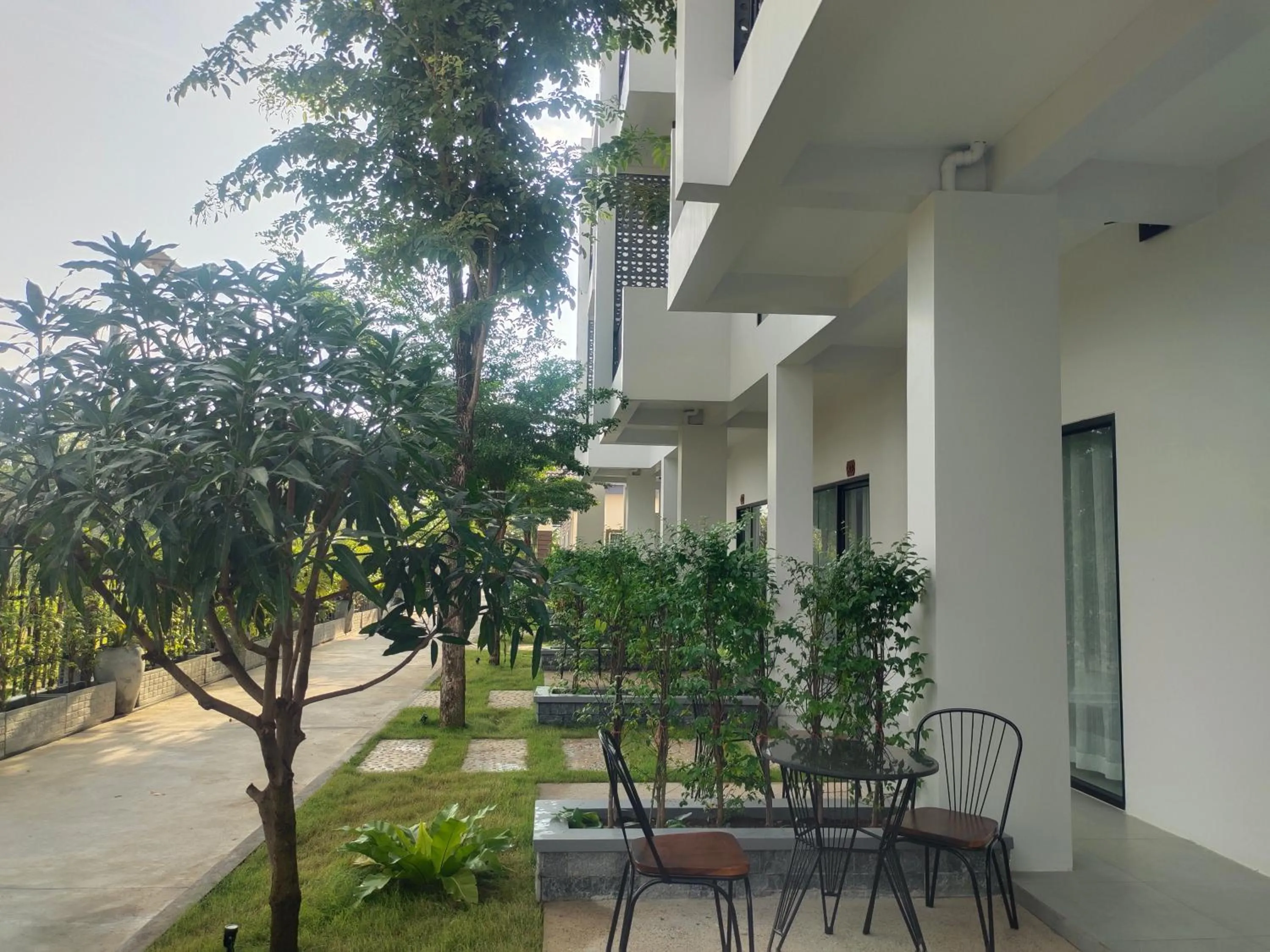 Property building in H&M Boutique