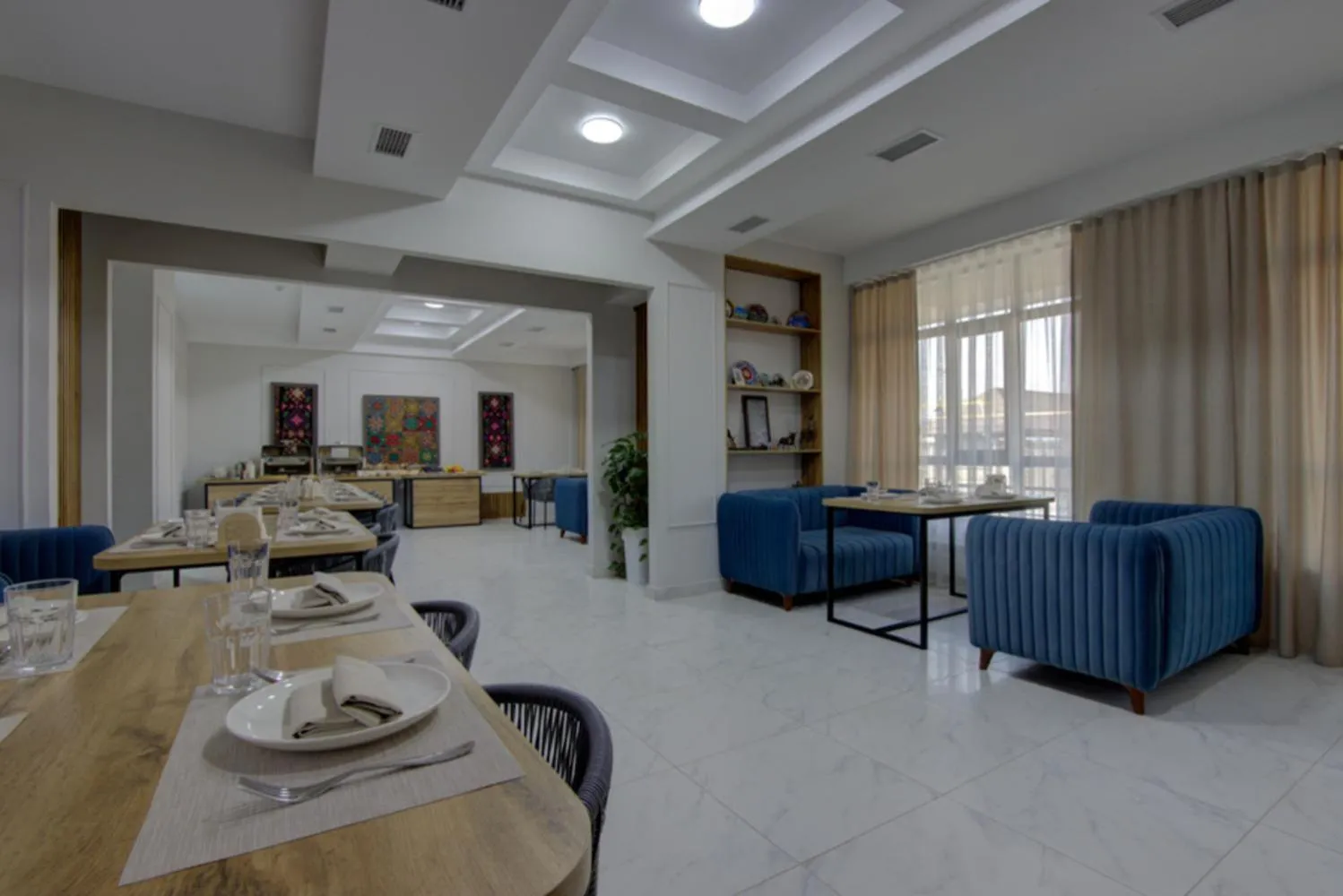 Restaurant/places to eat in Aisha Hotel