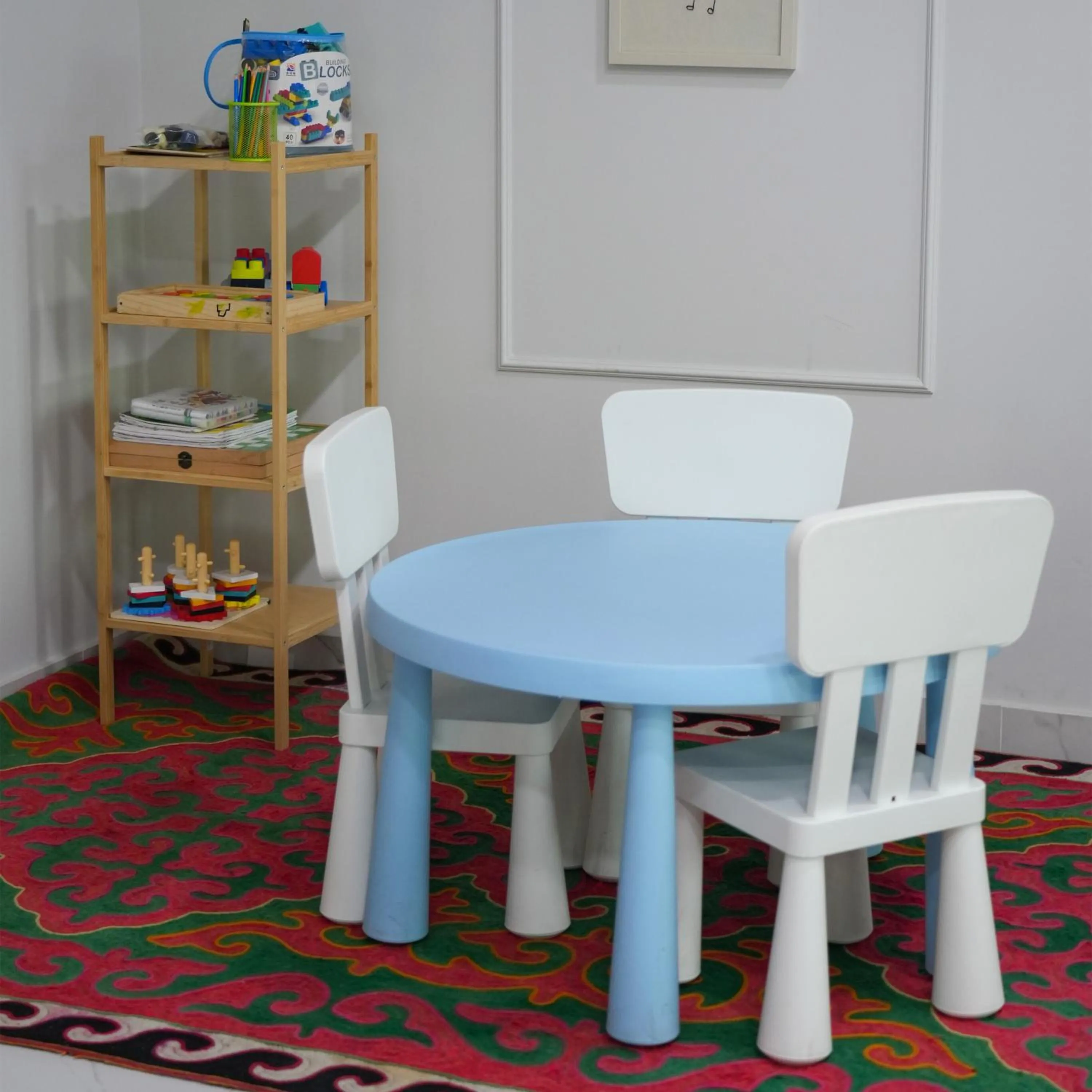 Communal lounge/ TV room in Aisha Hotel