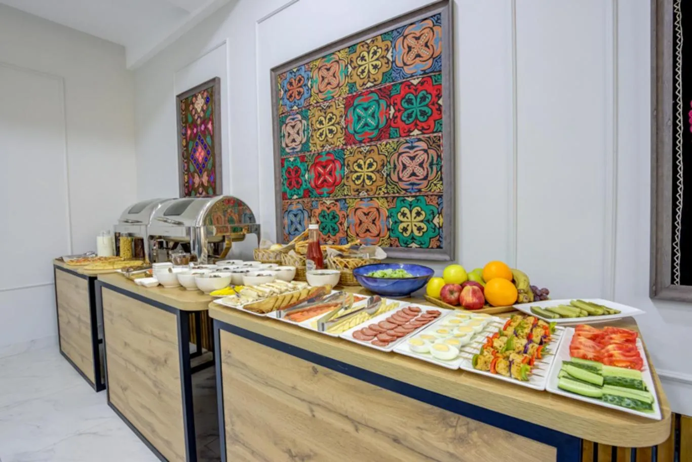 Food and drinks in Aisha Hotel