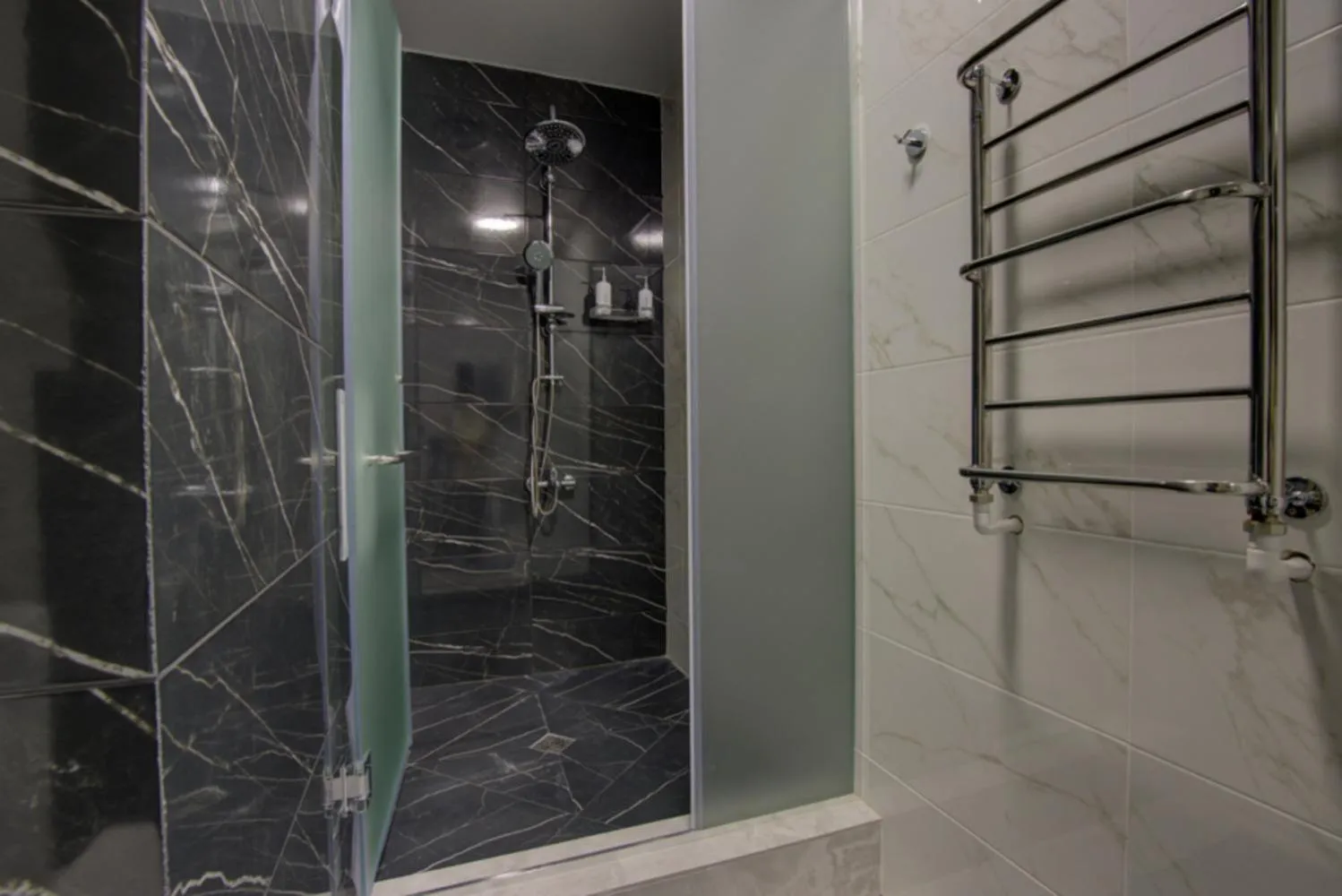 Shower in Aisha Hotel