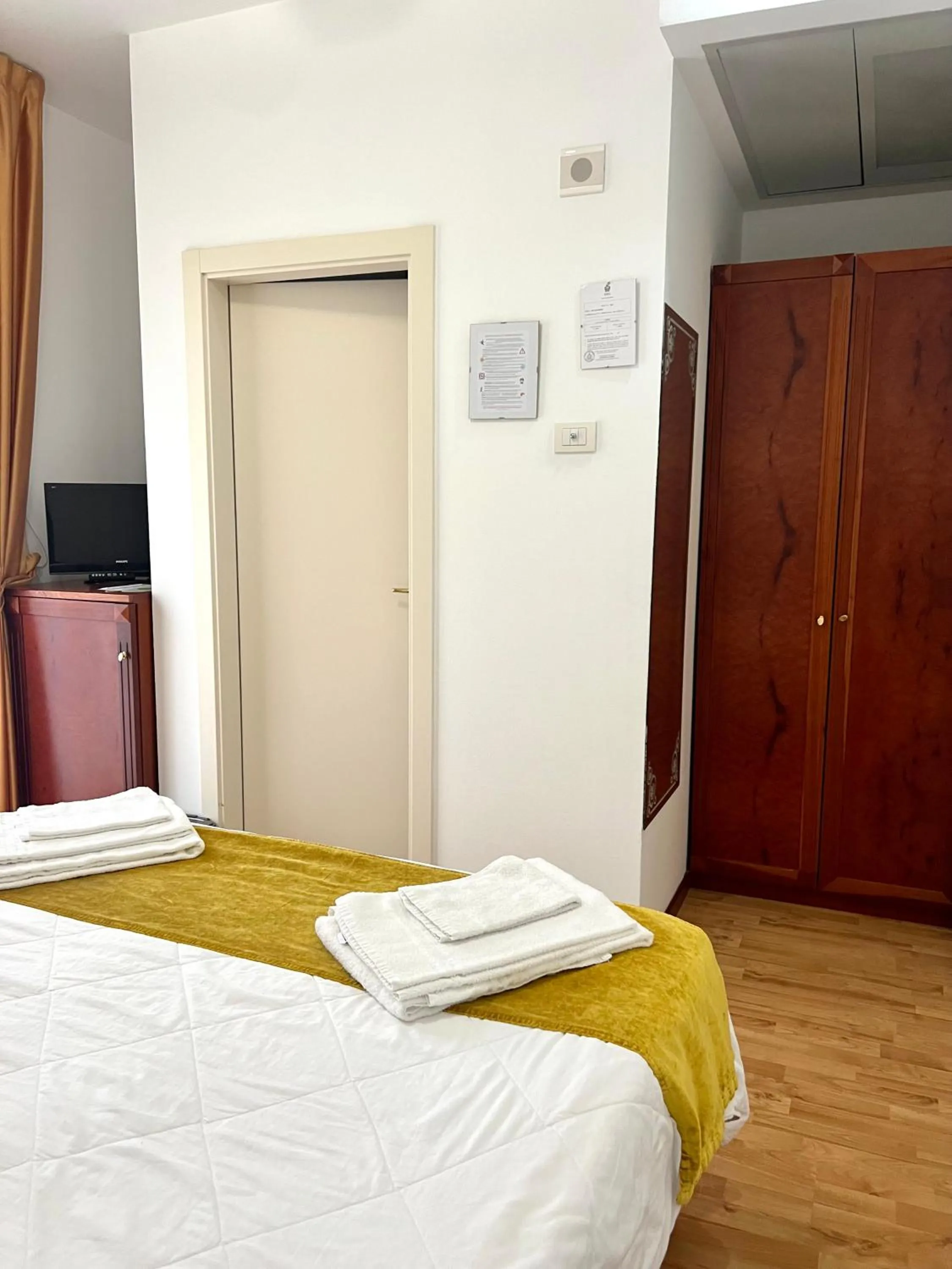 Bedroom, Bed in Hotel Joli