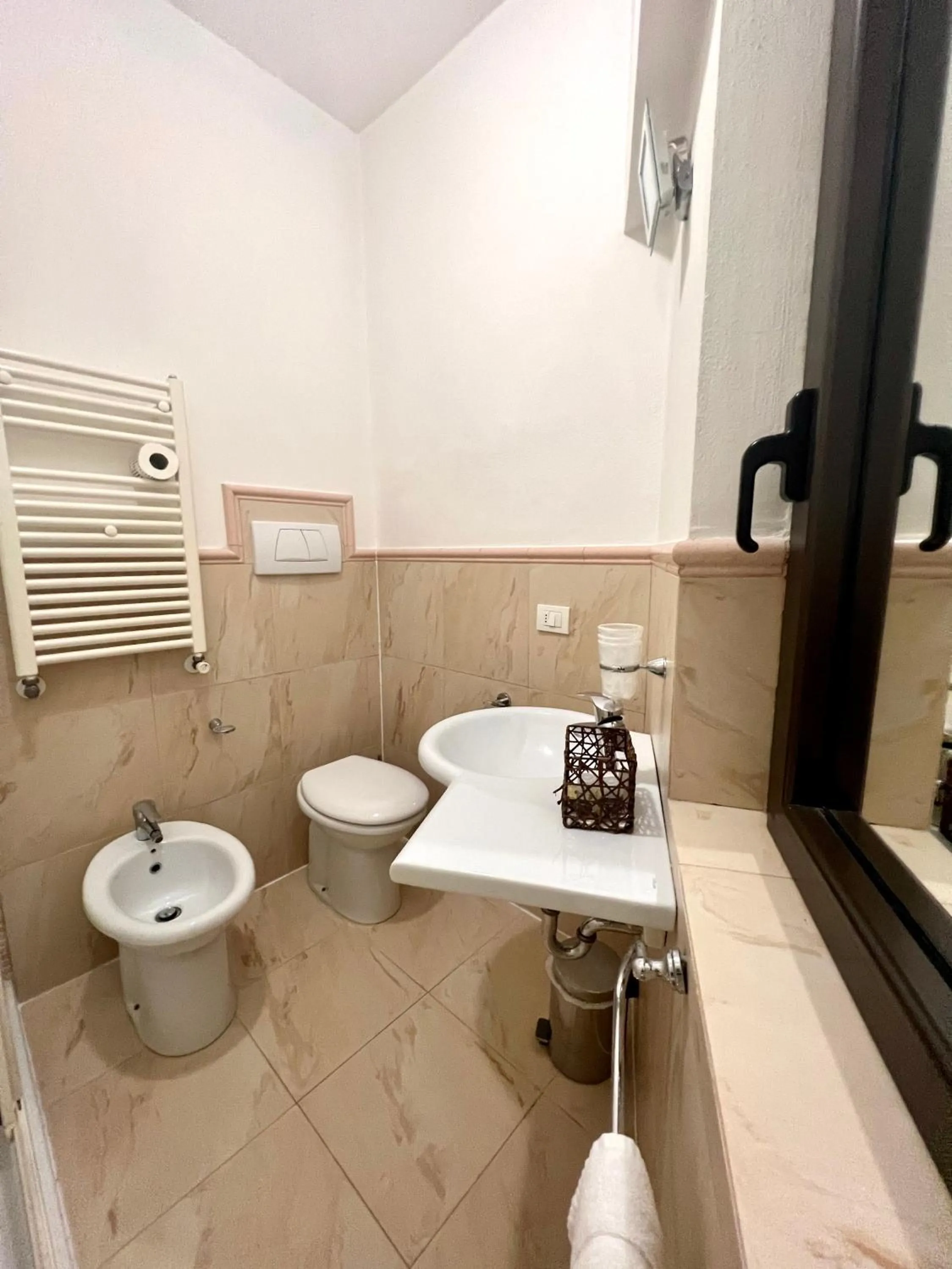 Bathroom in Hotel Joli