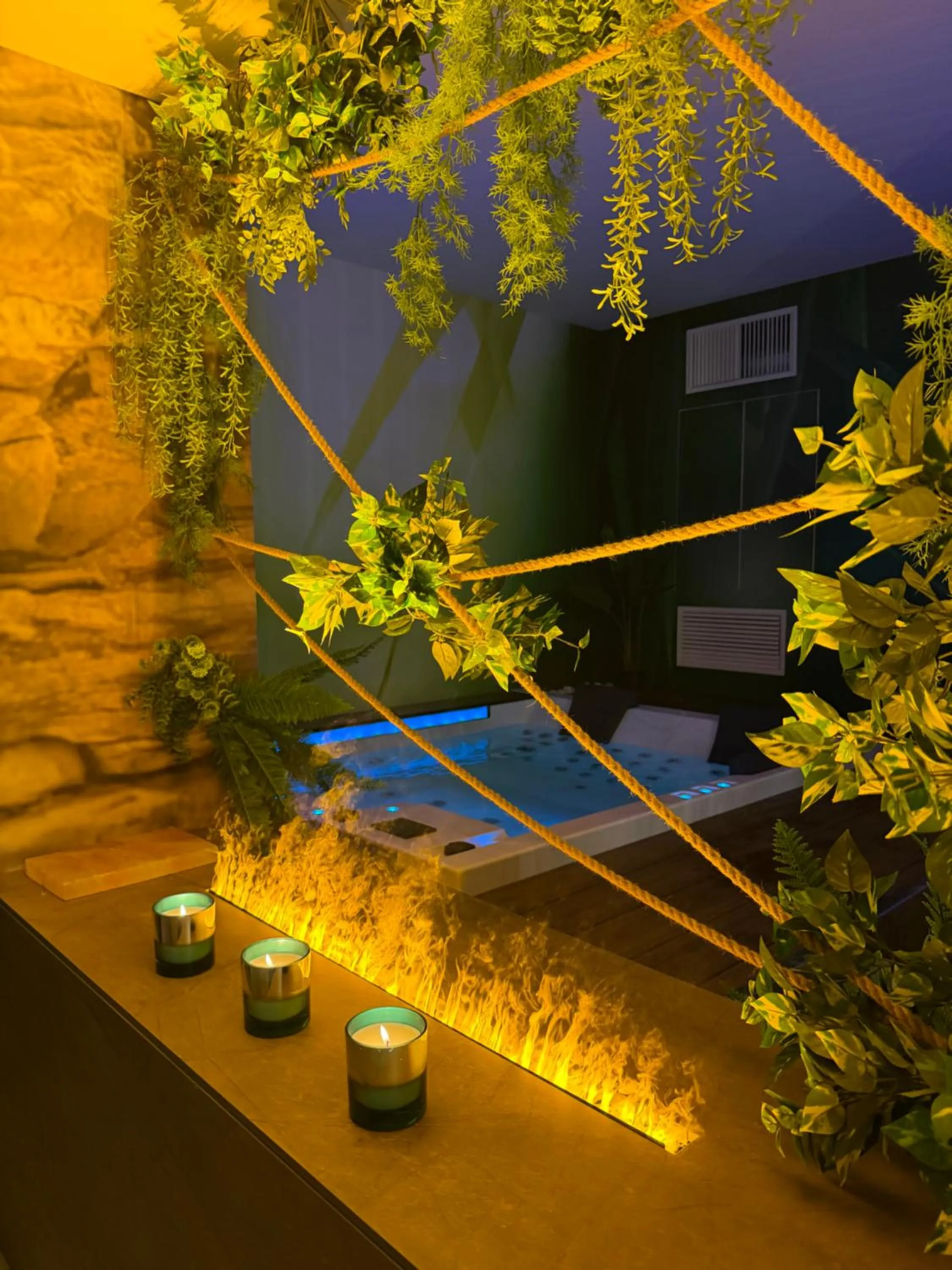 Hot Tub in Hotel Joli