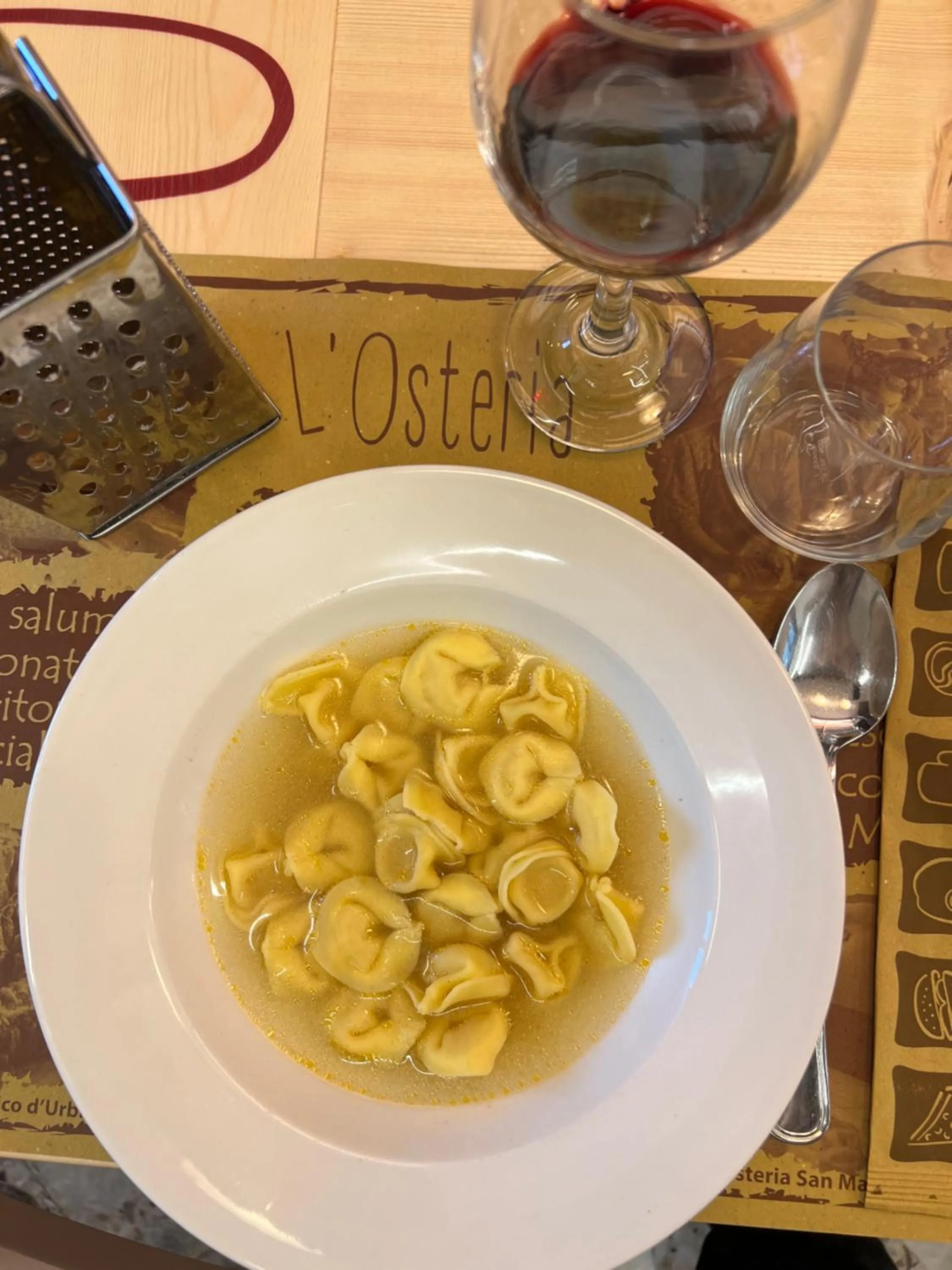 Restaurant/places to eat in Hotel Joli