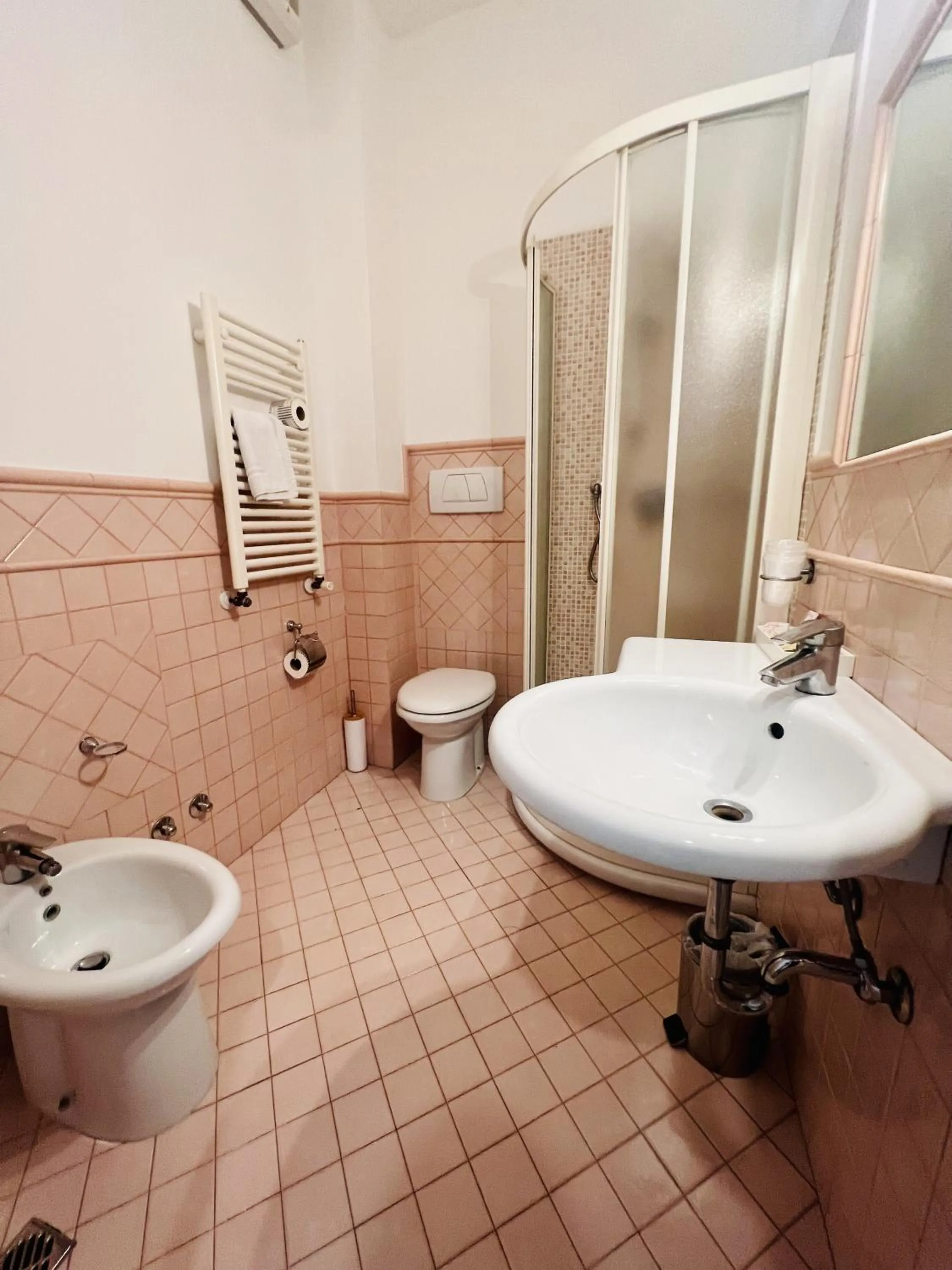 Bathroom in Hotel Joli