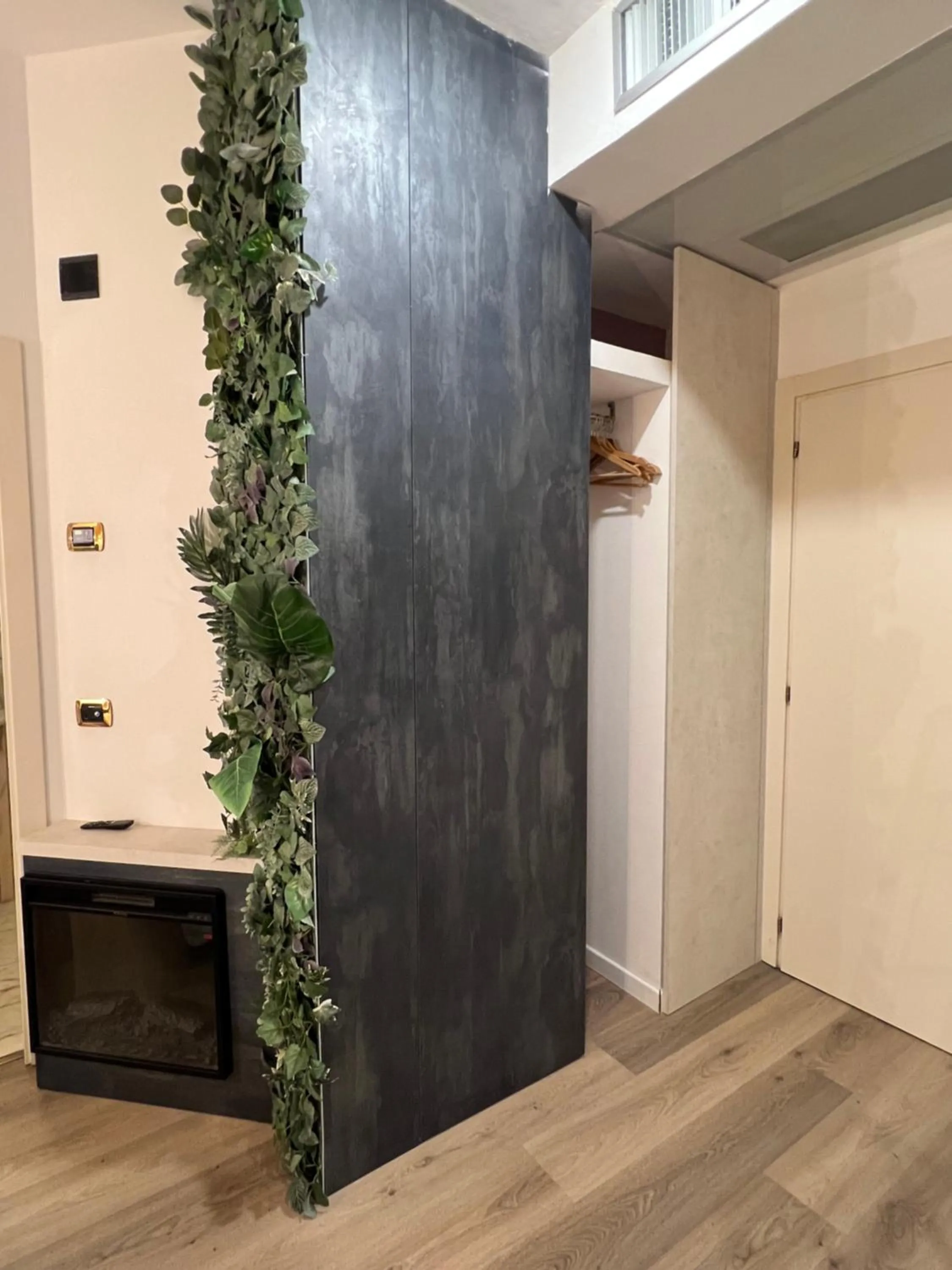 wardrobe in Hotel Joli