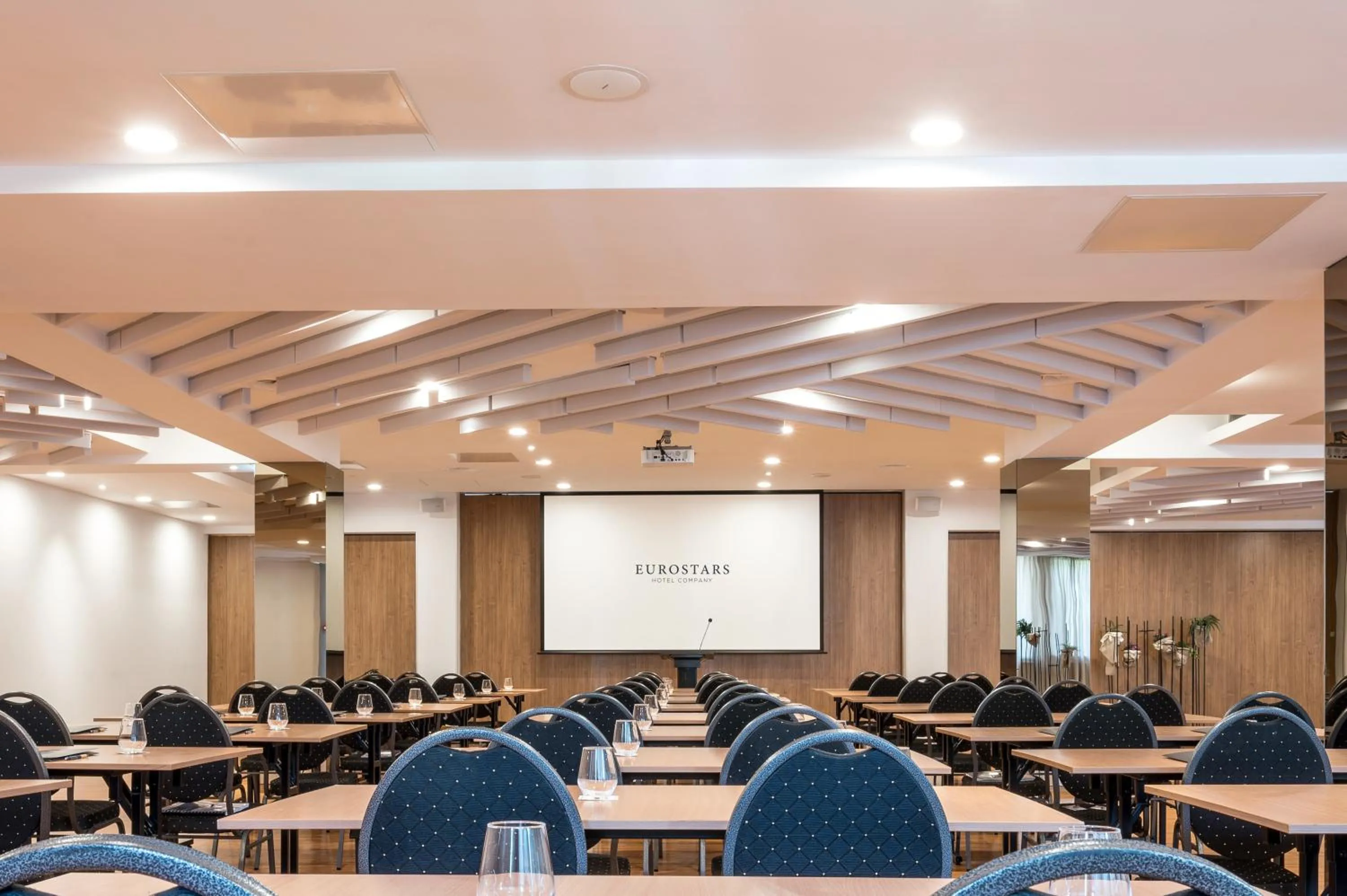 Meeting/conference room in Eurostars Queen of Montenegro
