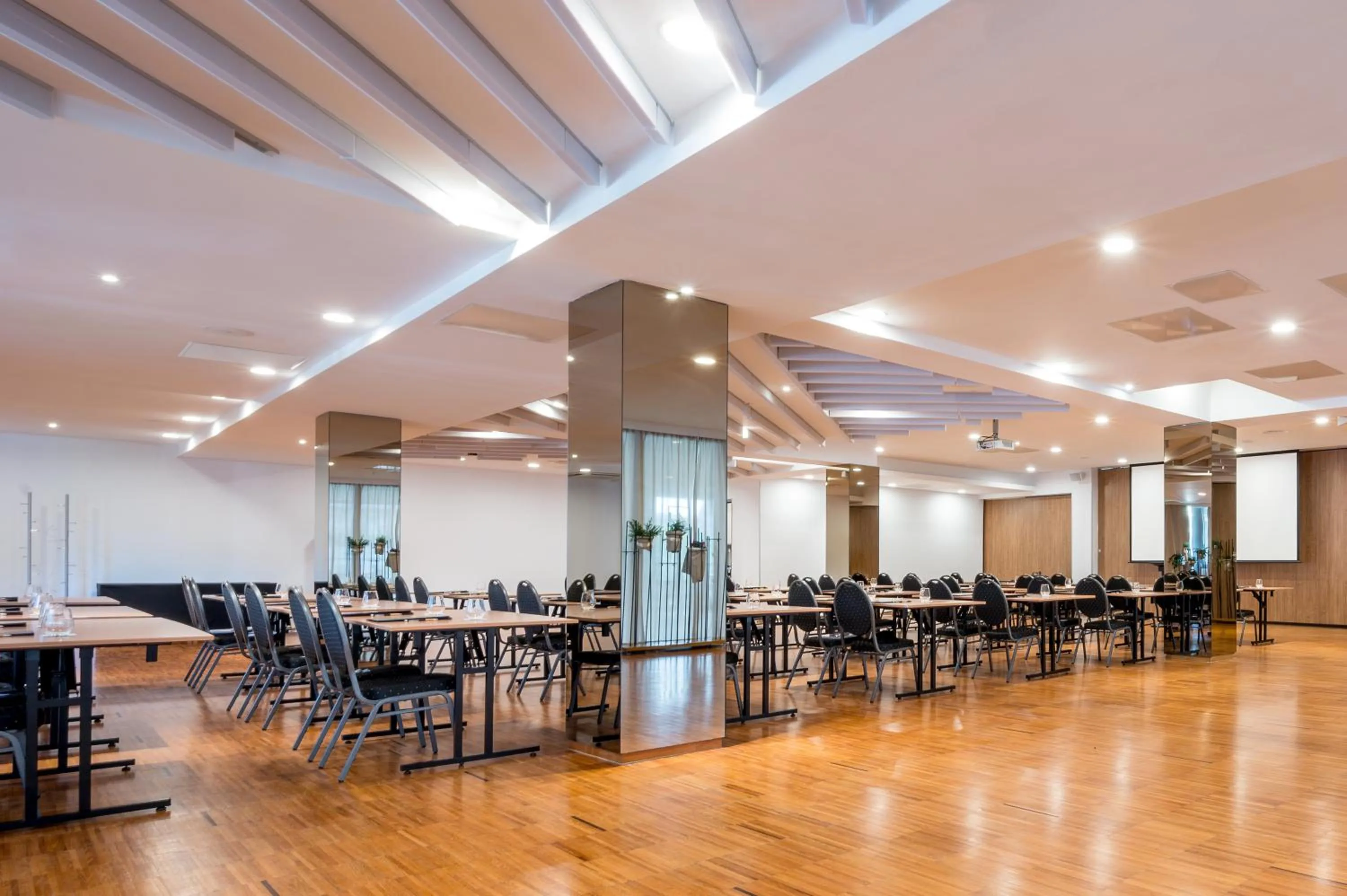 Meeting/conference room in Eurostars Queen of Montenegro