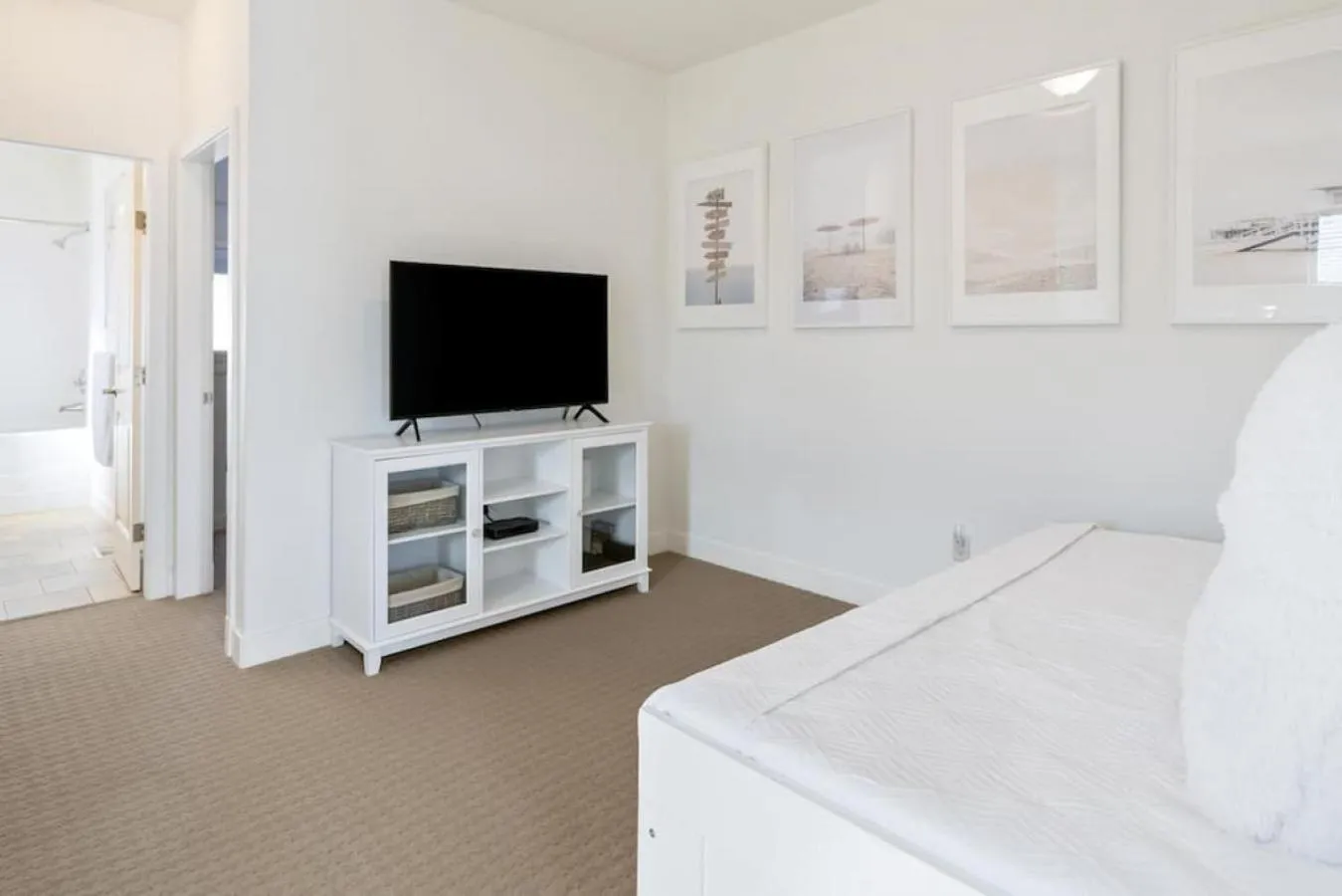 Bed in The Beach House at Barona Beach 4301