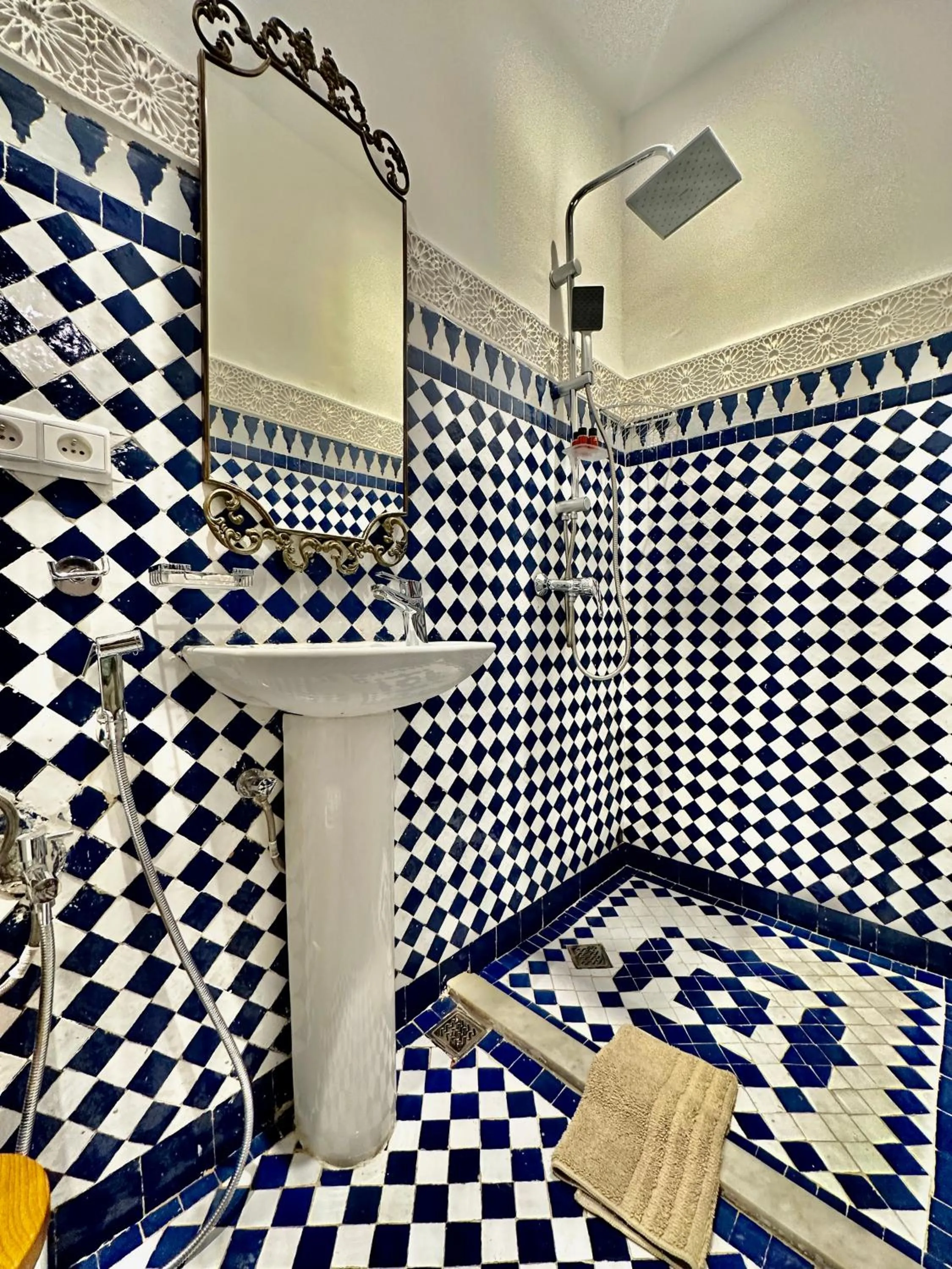 Shower in Riad Damia Suite & Spa