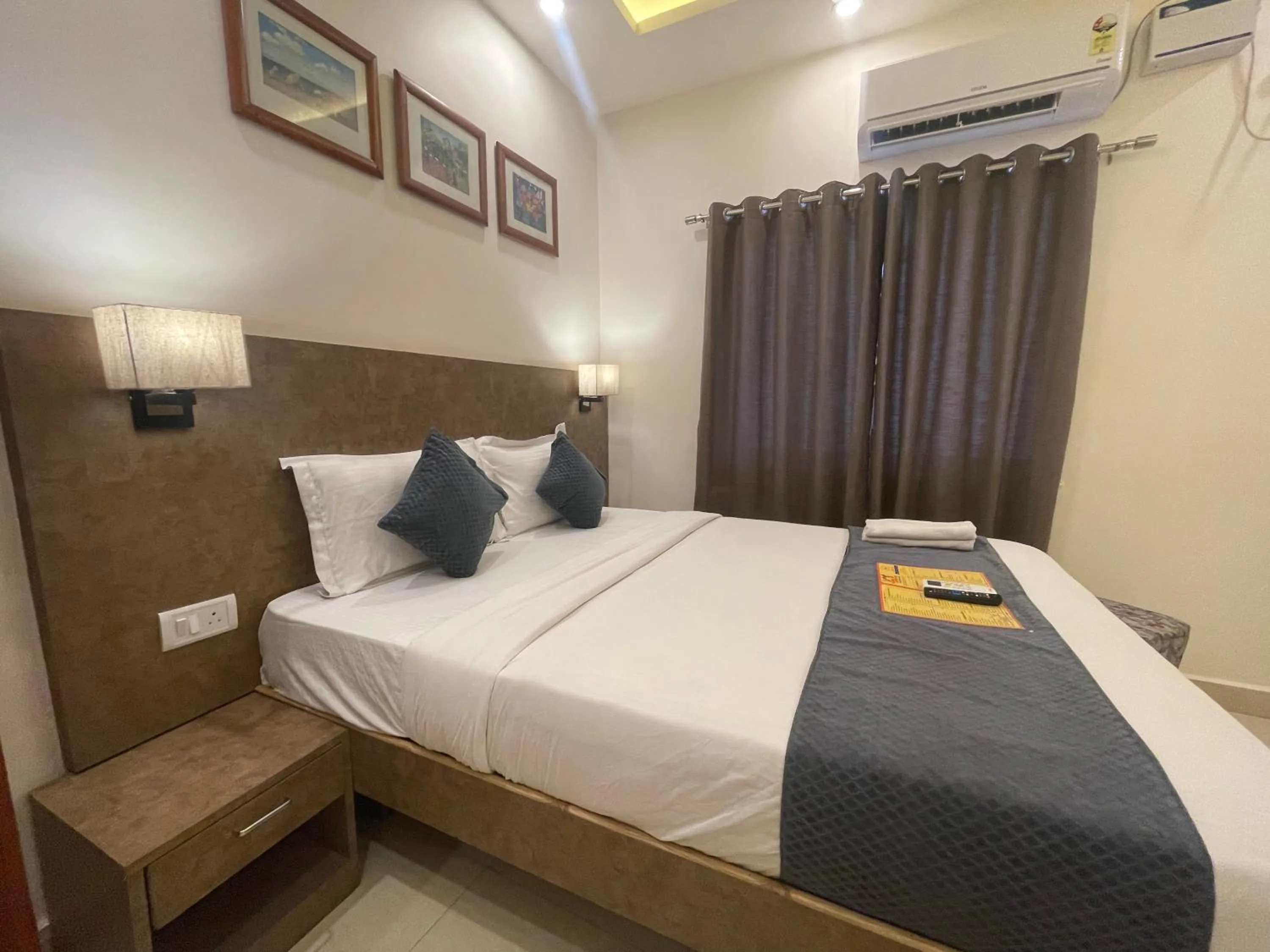 Shower, Bed in Yellow Sky By Rj14, Baga Beach