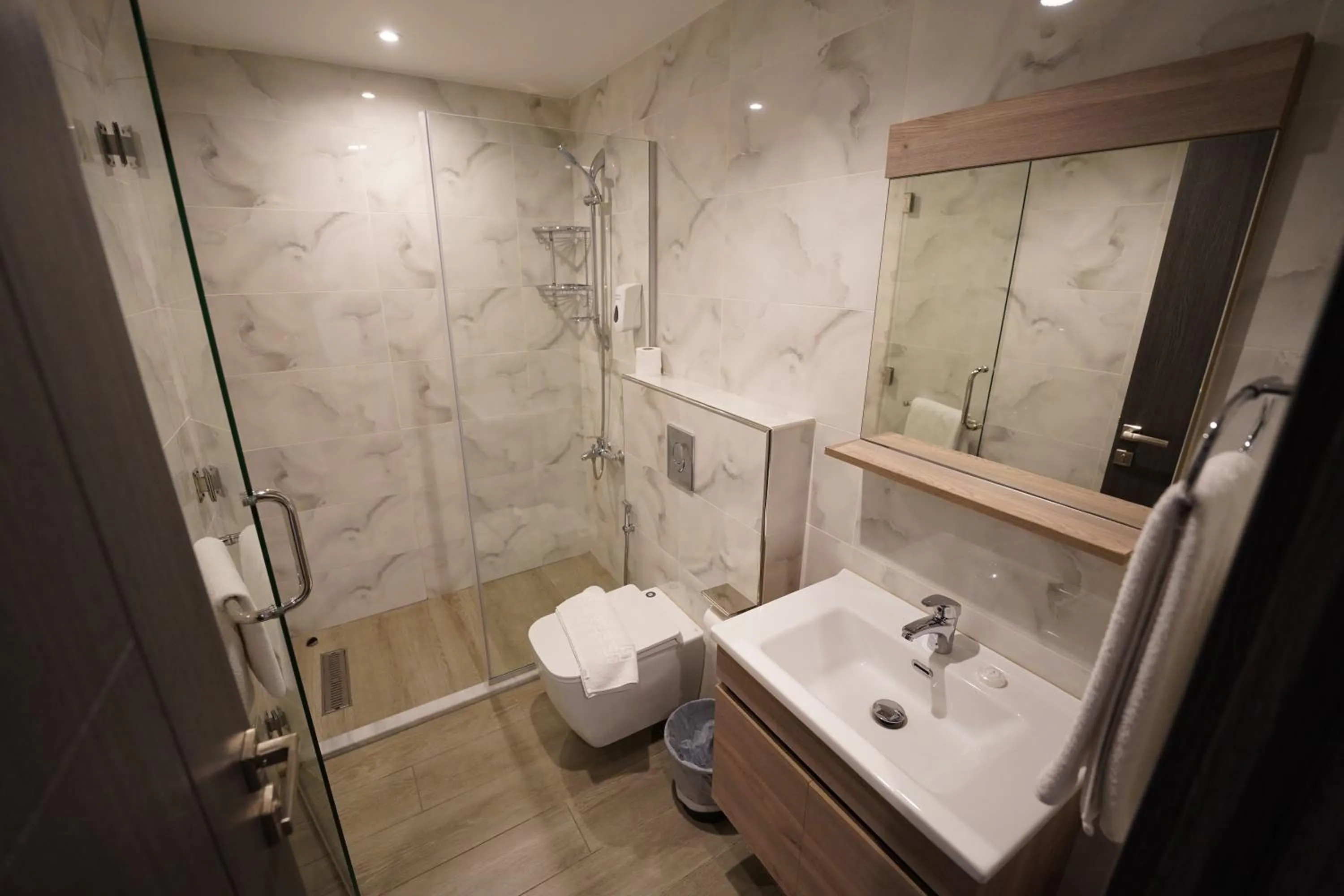 Shower in Red Carpet Hotel & Suites