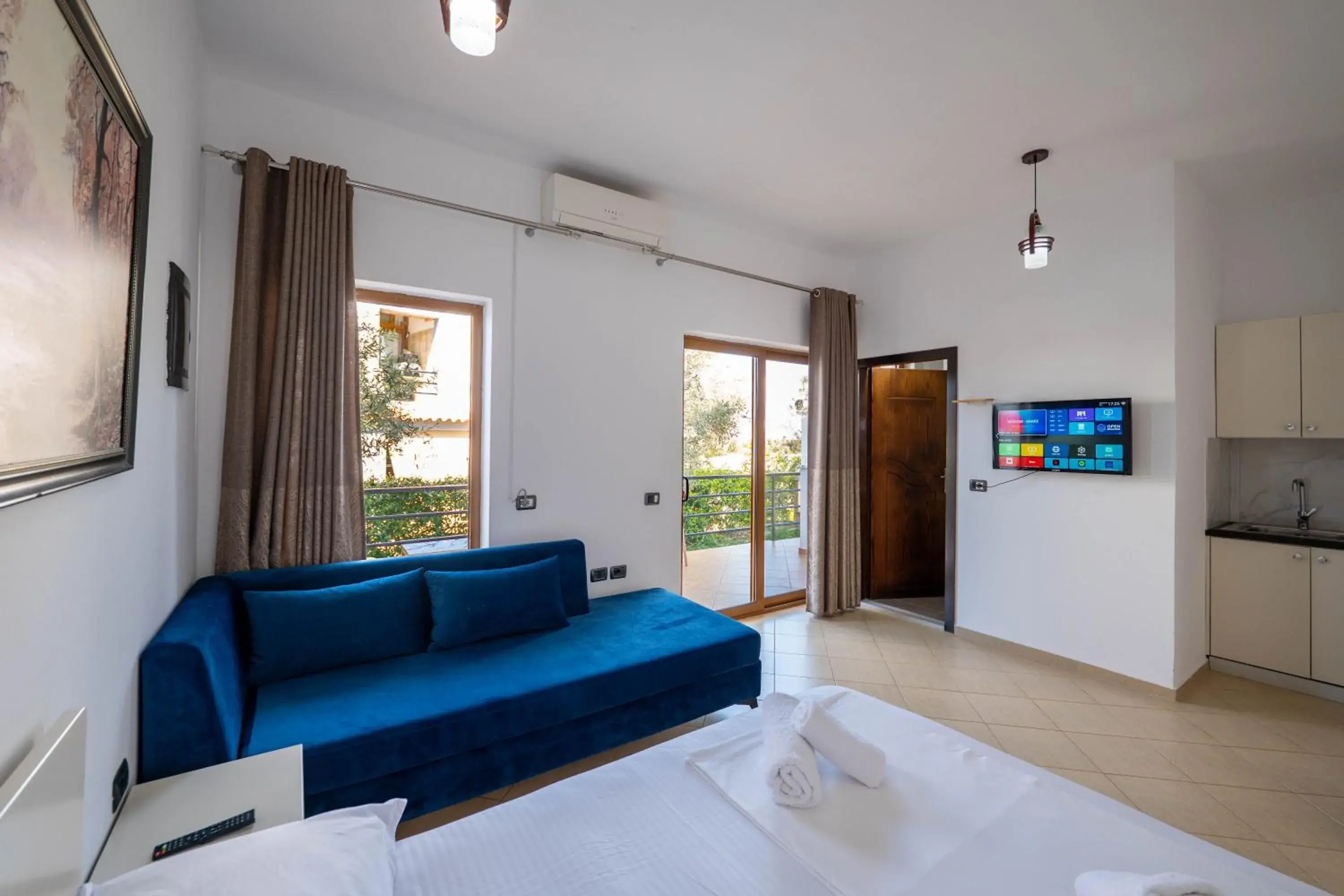 Deluxe Double Studio - single occupancy in Ergys Apartments Deluxe Double Studio - single occupancy in Ergys Apartments