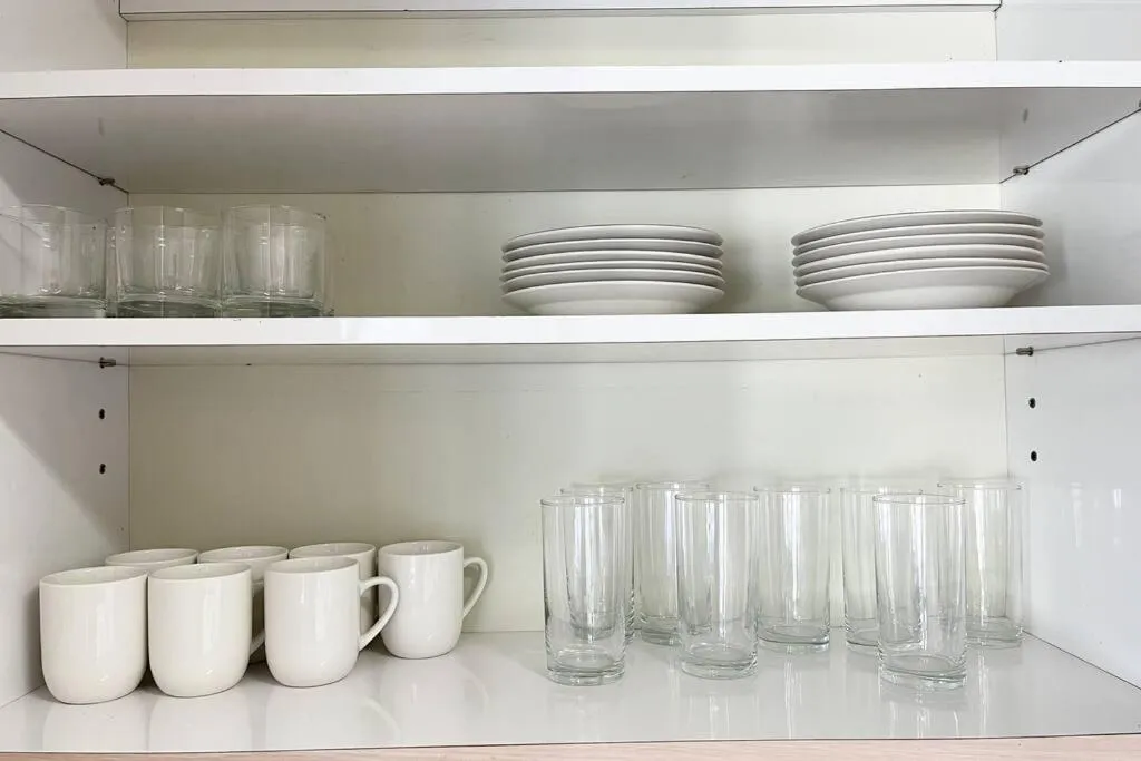 Kitchen or kitchenette in Amazing & cozy Duplex near Zoo Miami !