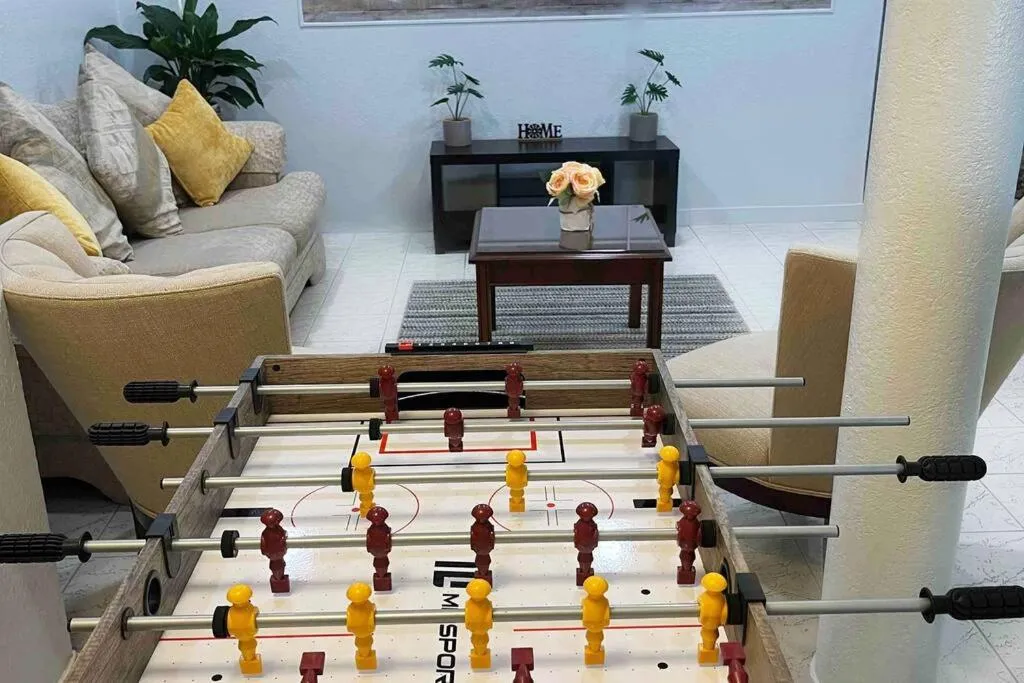 Game Room in Amazing & cozy Duplex near Zoo Miami !