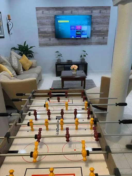 Game Room in Amazing & cozy Duplex near Zoo Miami !