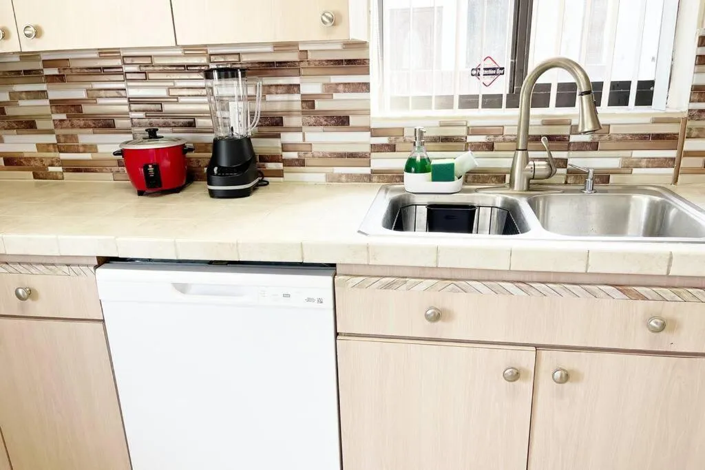 Kitchen or kitchenette in Amazing & cozy Duplex near Zoo Miami !
