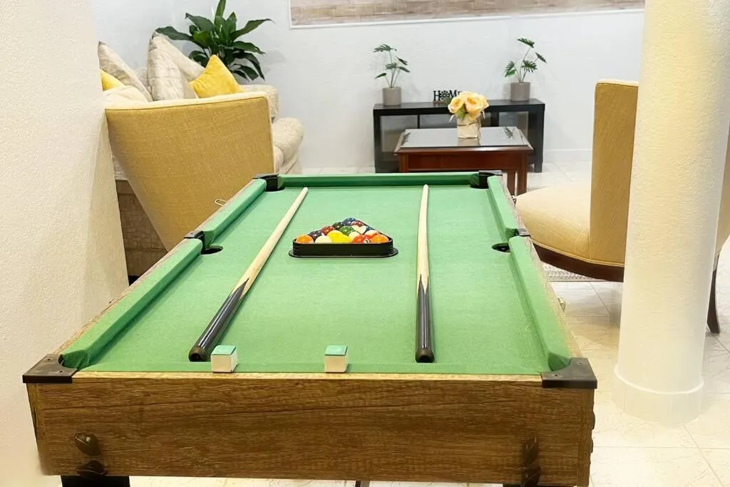 Billiard in Amazing & cozy Duplex near Zoo Miami !