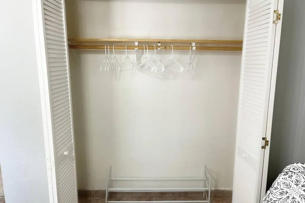 wardrobe in Amazing & cozy Duplex near Zoo Miami !
