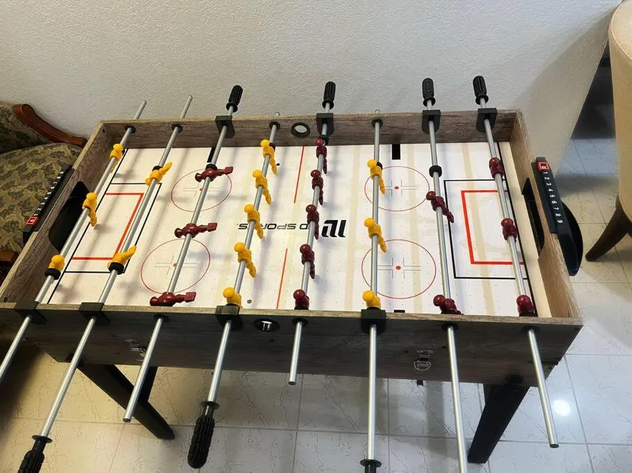 Game Room in Amazing & cozy Duplex near Zoo Miami !