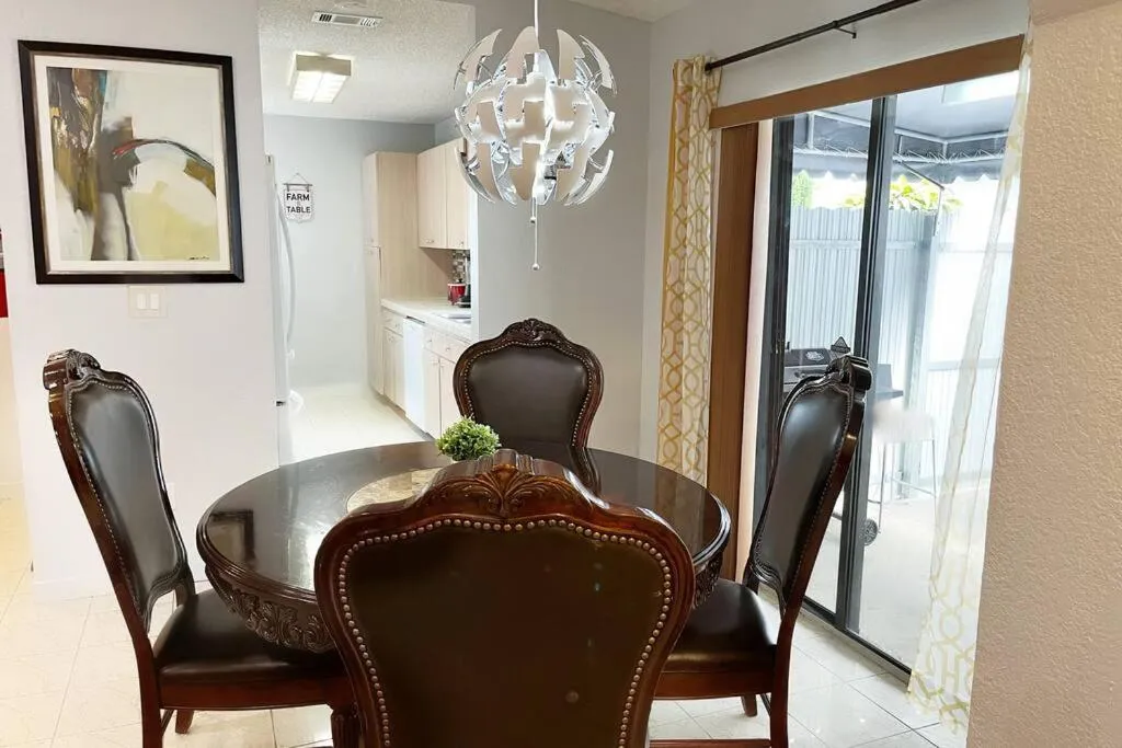 Dining area in Amazing & cozy Duplex near Zoo Miami !