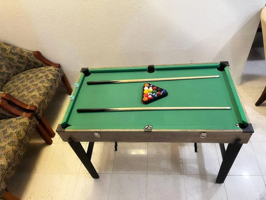 Billiard in Amazing & cozy Duplex near Zoo Miami !