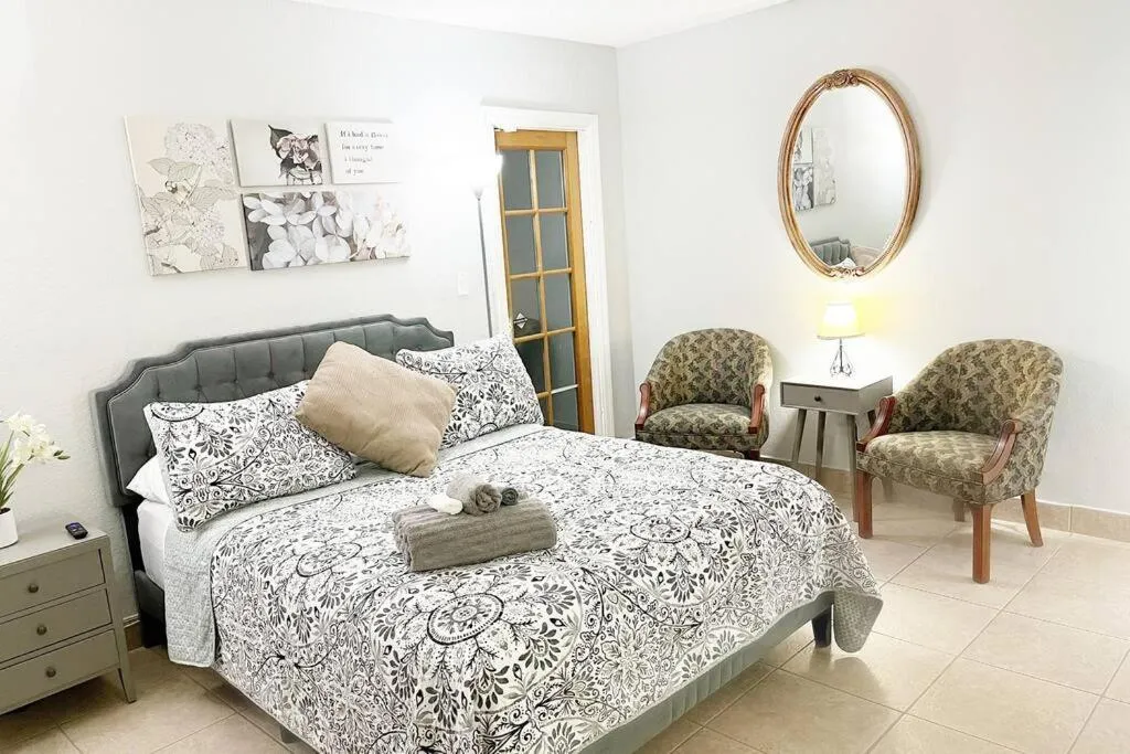 Bedroom, Bed in Amazing & cozy Duplex near Zoo Miami !