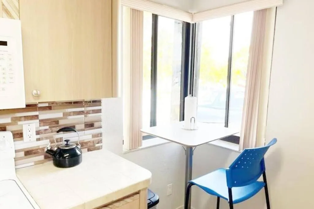 Kitchen or kitchenette in Amazing & cozy Duplex near Zoo Miami !