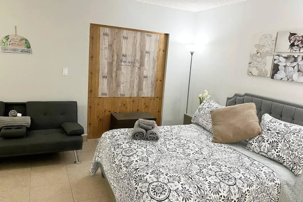 Bedroom, Bed in Amazing & cozy Duplex near Zoo Miami !
