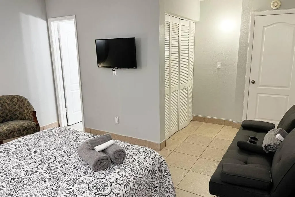 Bedroom, Bed in Amazing & cozy Duplex near Zoo Miami !