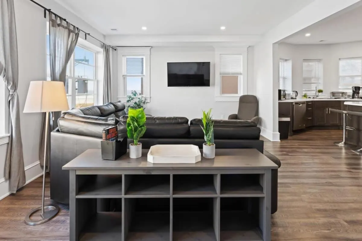 3 Beachfront Apts with 12BR 6BA in AC