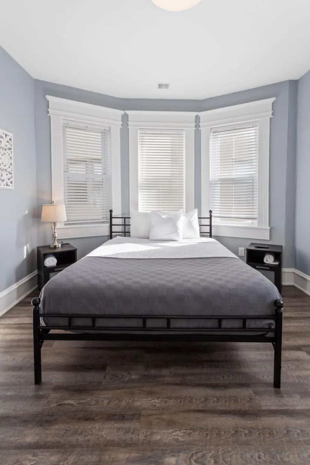 Bed in 3 Beachfront Apts with 12BR 6BA in AC