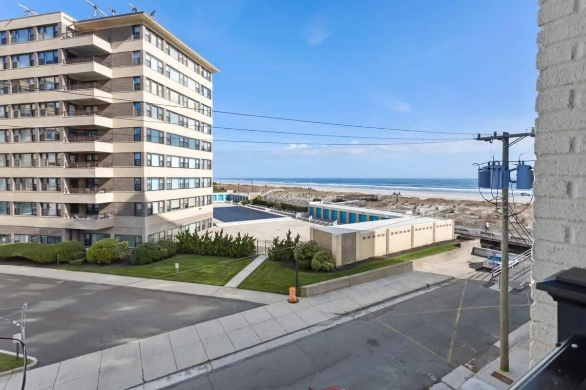 3 Beachfront Apts with 12BR 6BA in AC