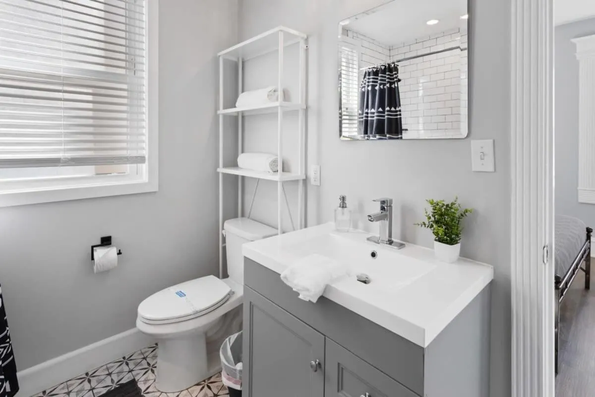 3 Beachfront Apts with 12BR 6BA in AC